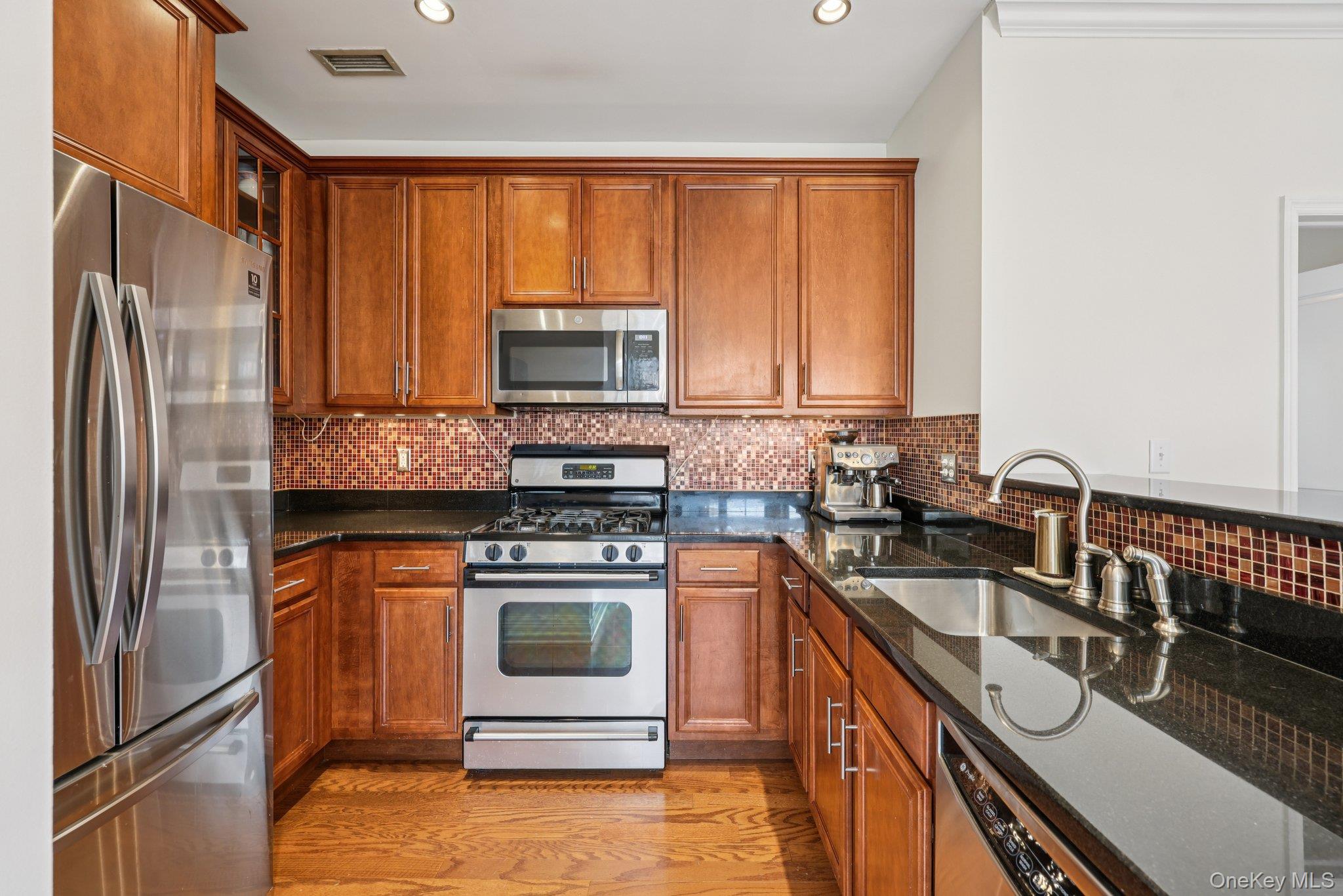 410 Westchester Avenue Unit: 202
