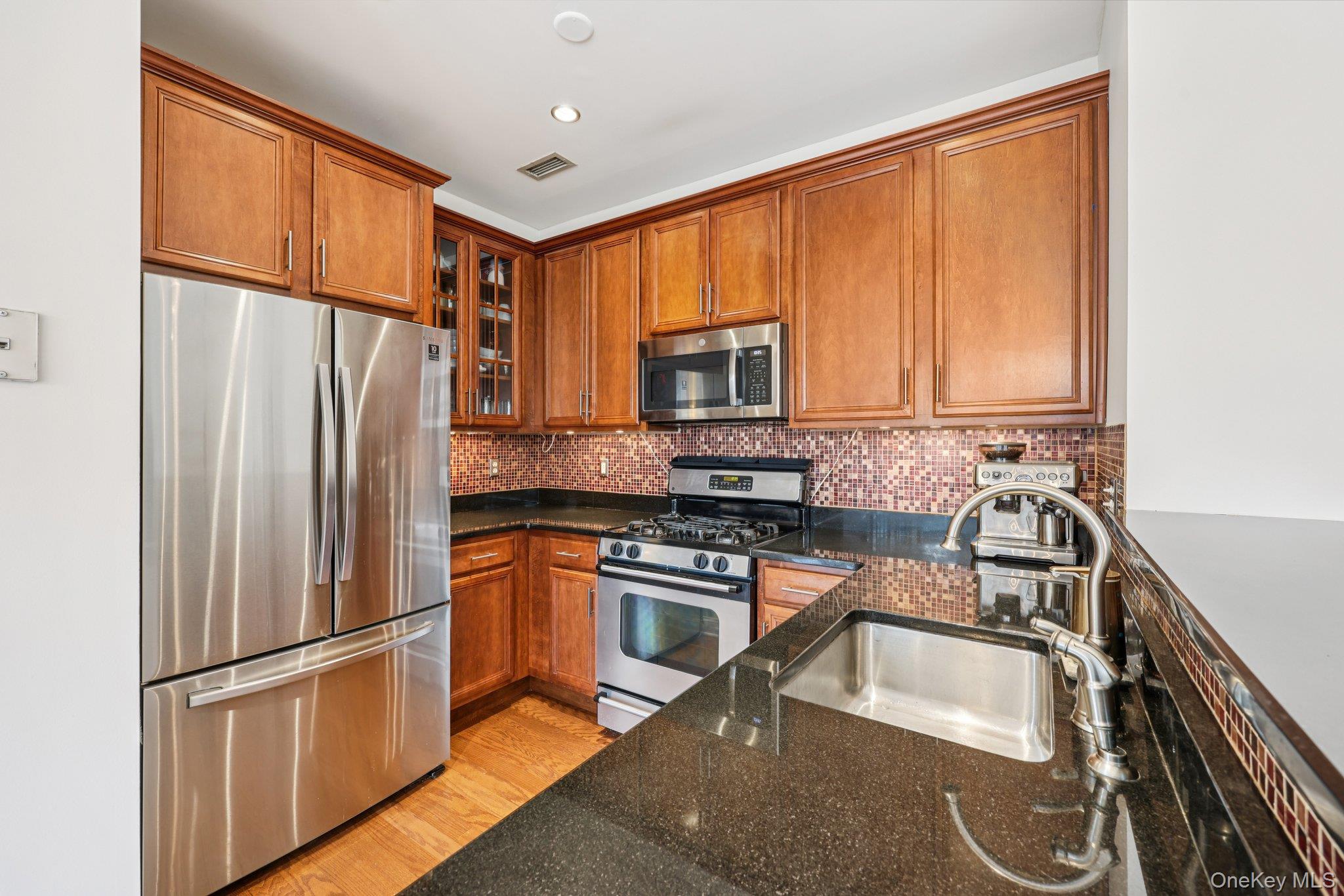 410 Westchester Avenue Unit: 202