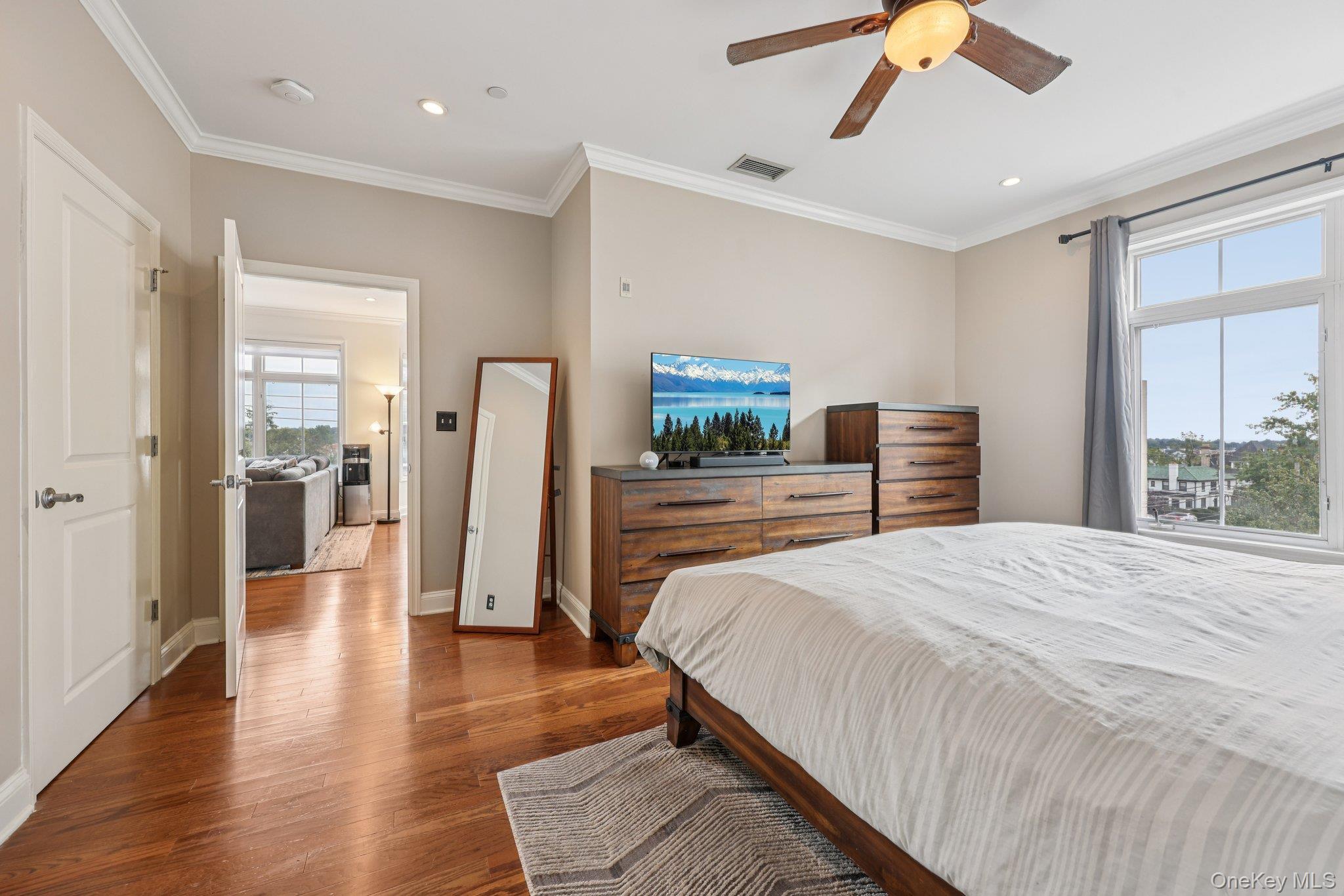 410 Westchester Avenue Unit: 202