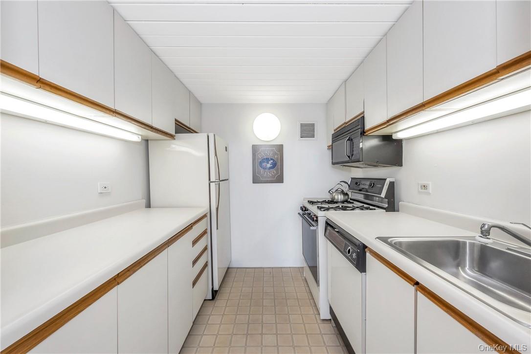 1 Landmark Square Unit: 416