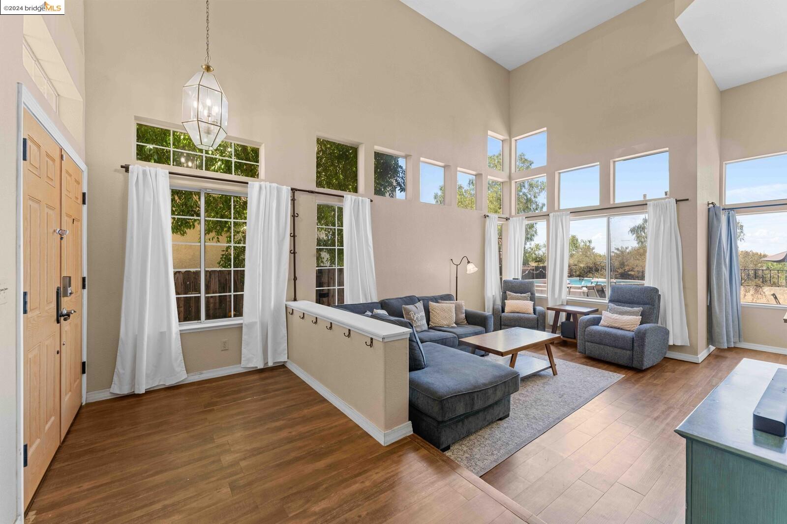 2113 Mark Twain Dr