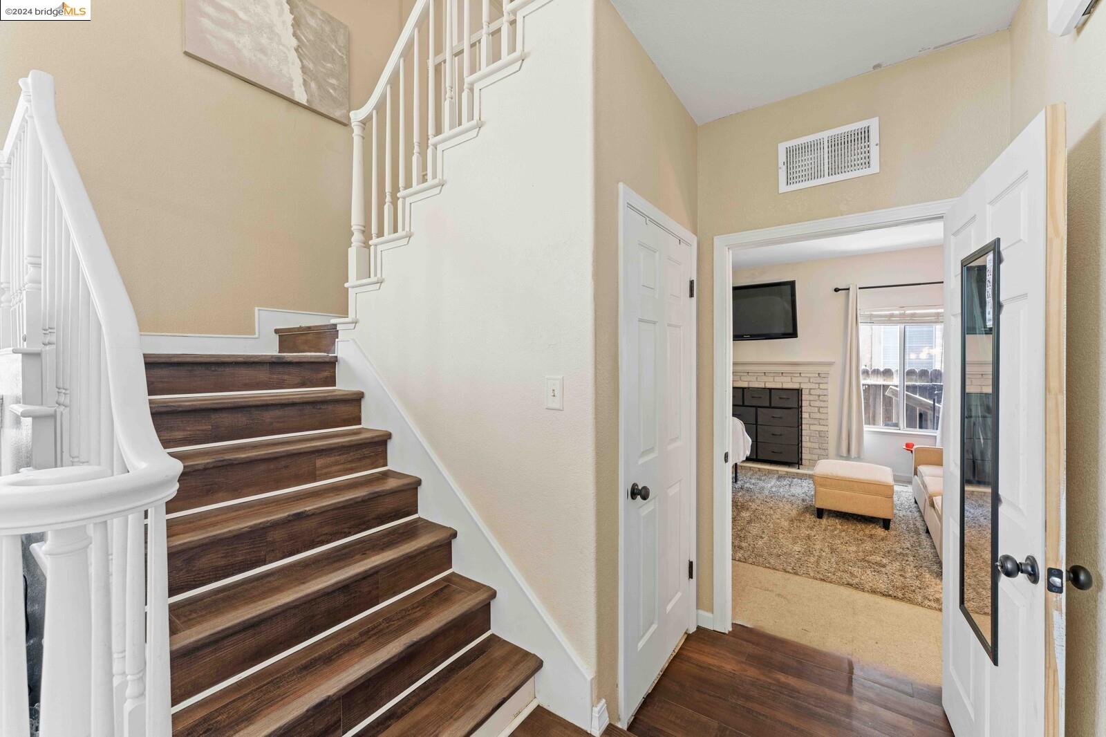 2113 Mark Twain Dr