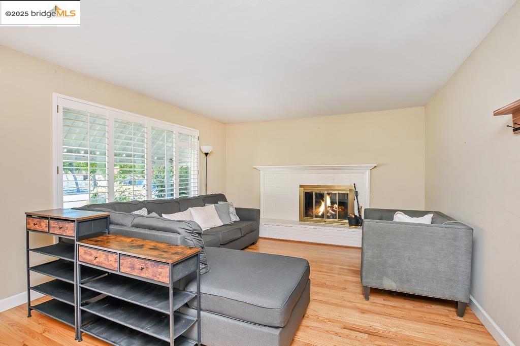 114 W 8Th St