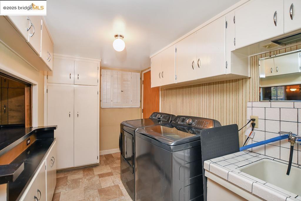 114 W 8Th St