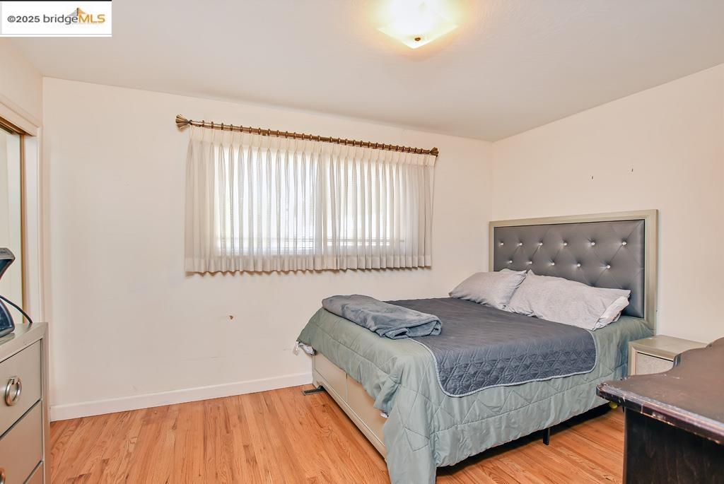 114 W 8Th St