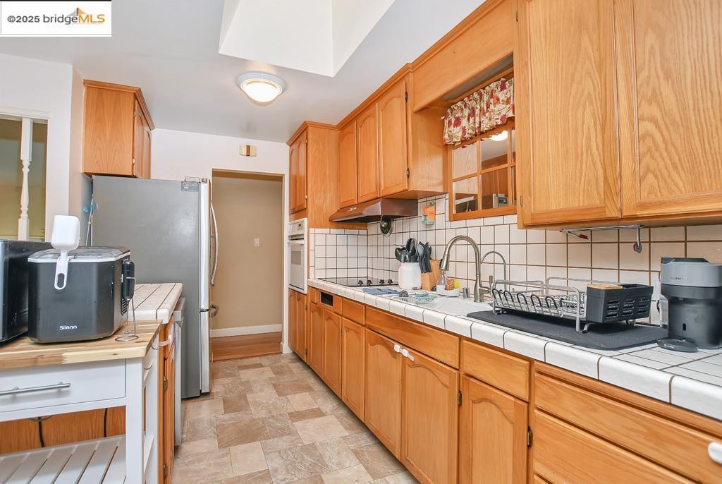 114 W 8Th St