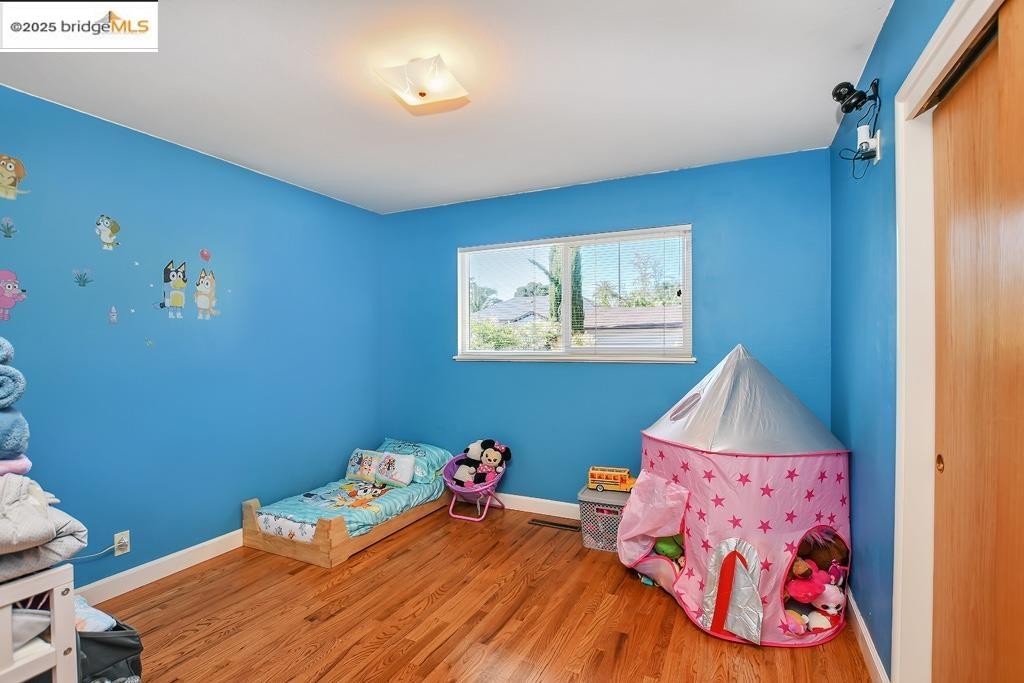 114 W 8Th St