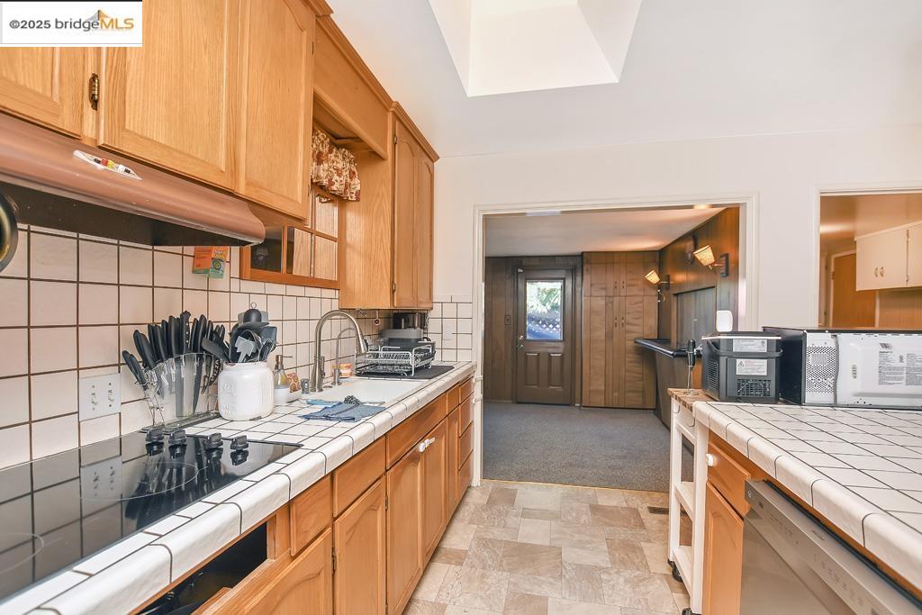 114 W 8Th St