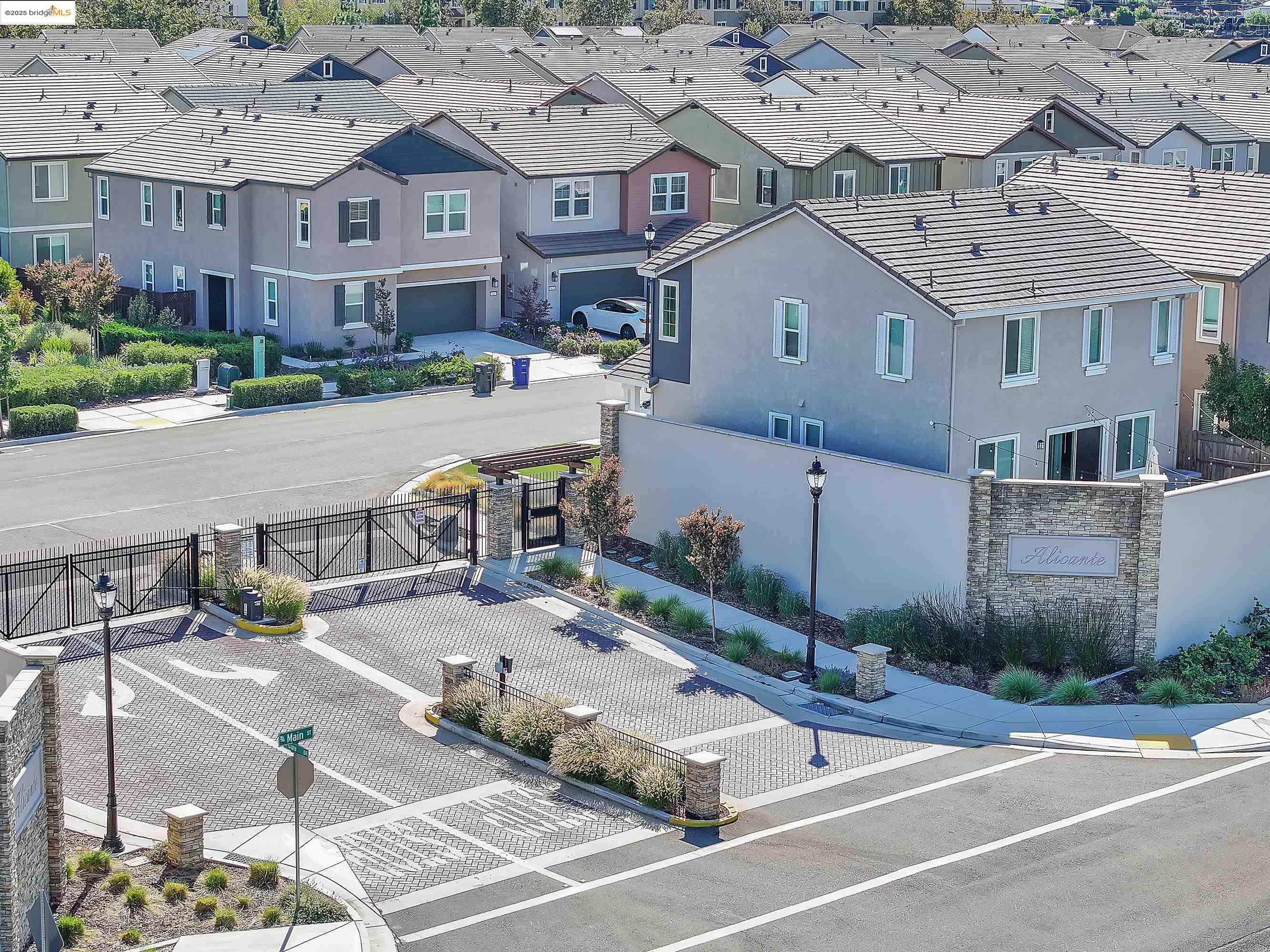 876 Diamante Way