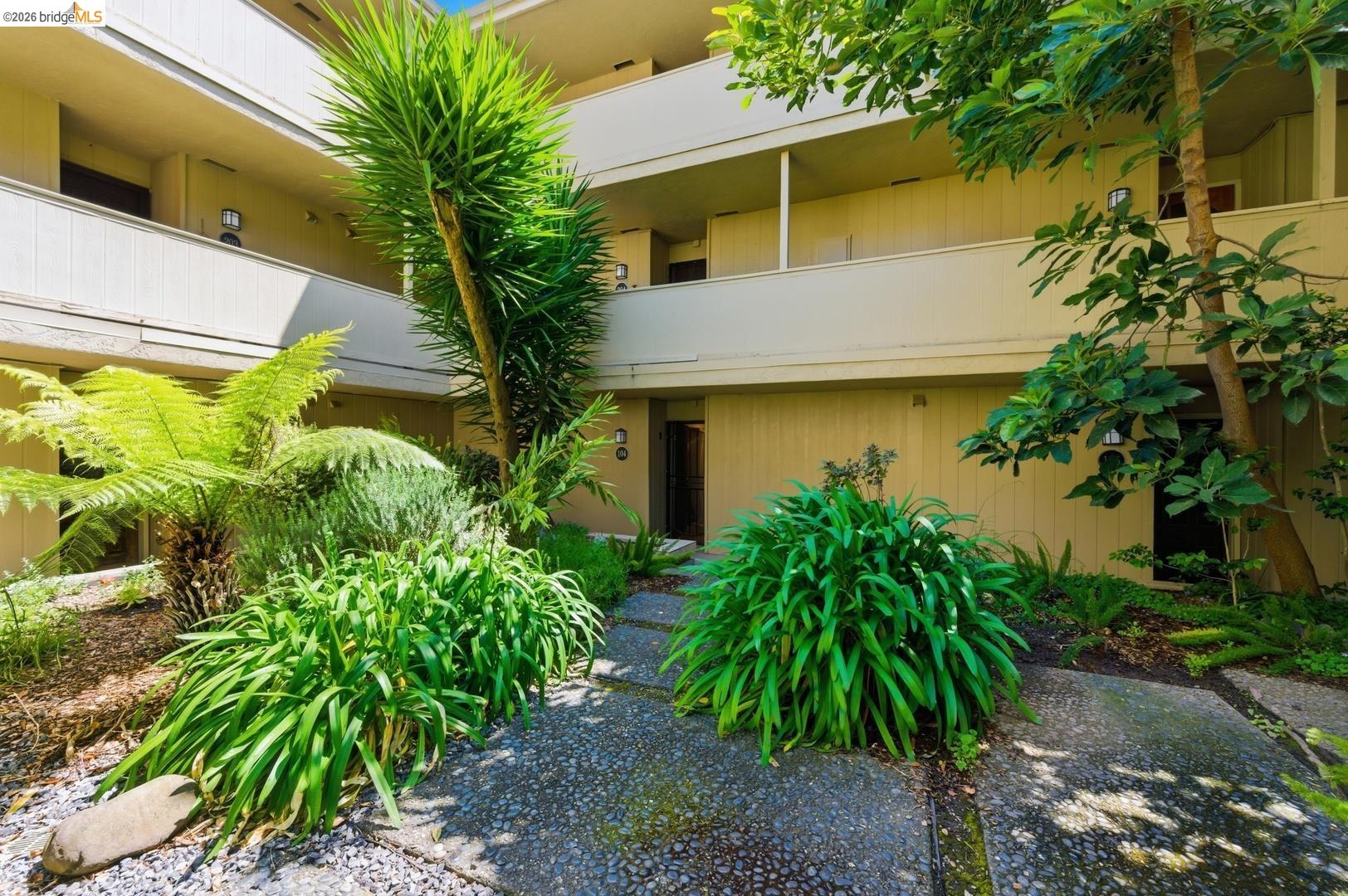 1453 Neotomas AVE APT 104