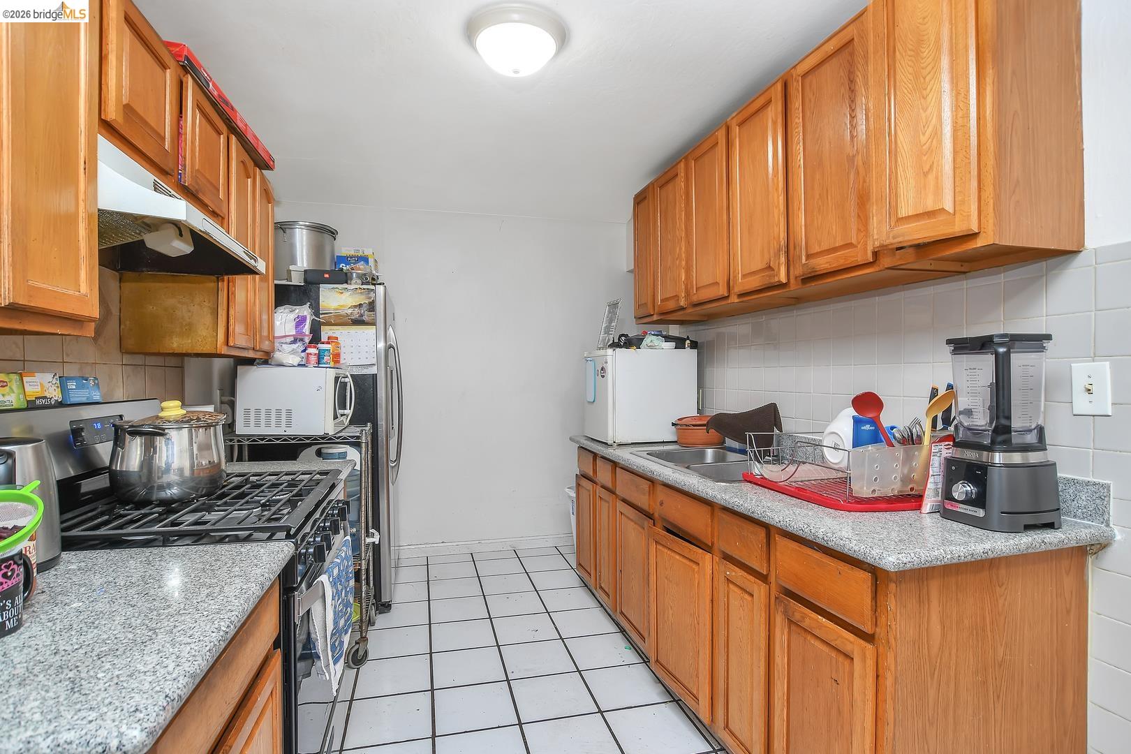 141 E 15th ST