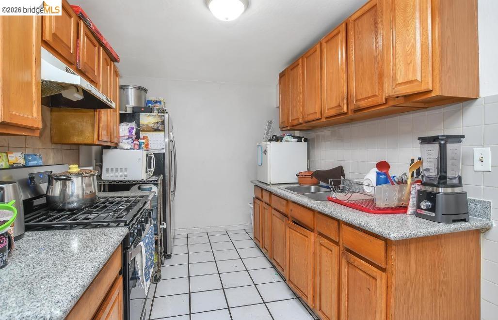 141 E 15th ST