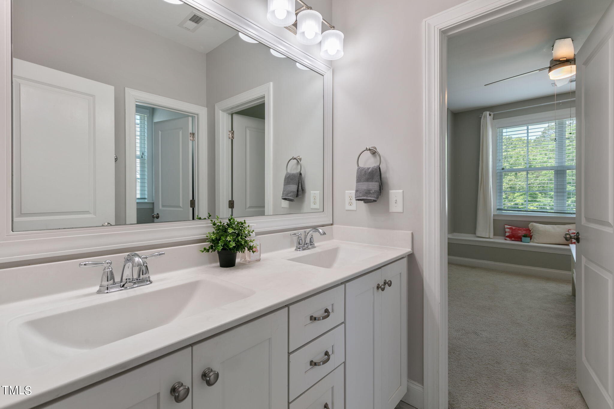824 Rambling Oaks Lane