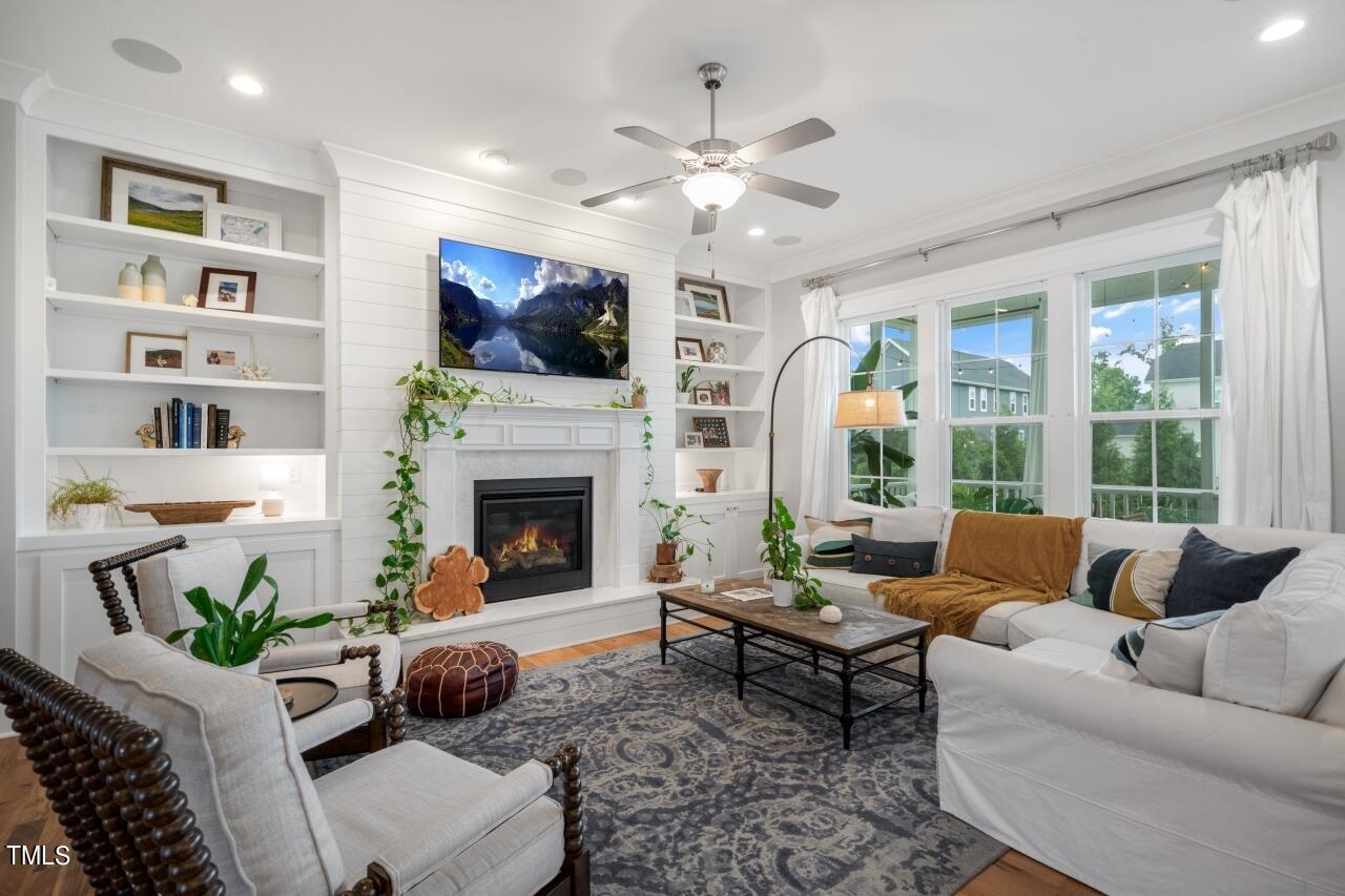 101 Splendid Oak Court