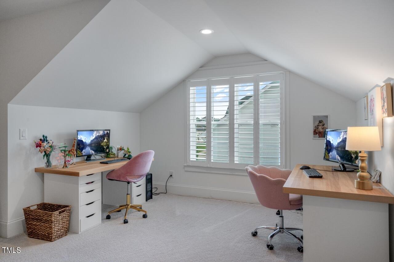 101 Splendid Oak Court