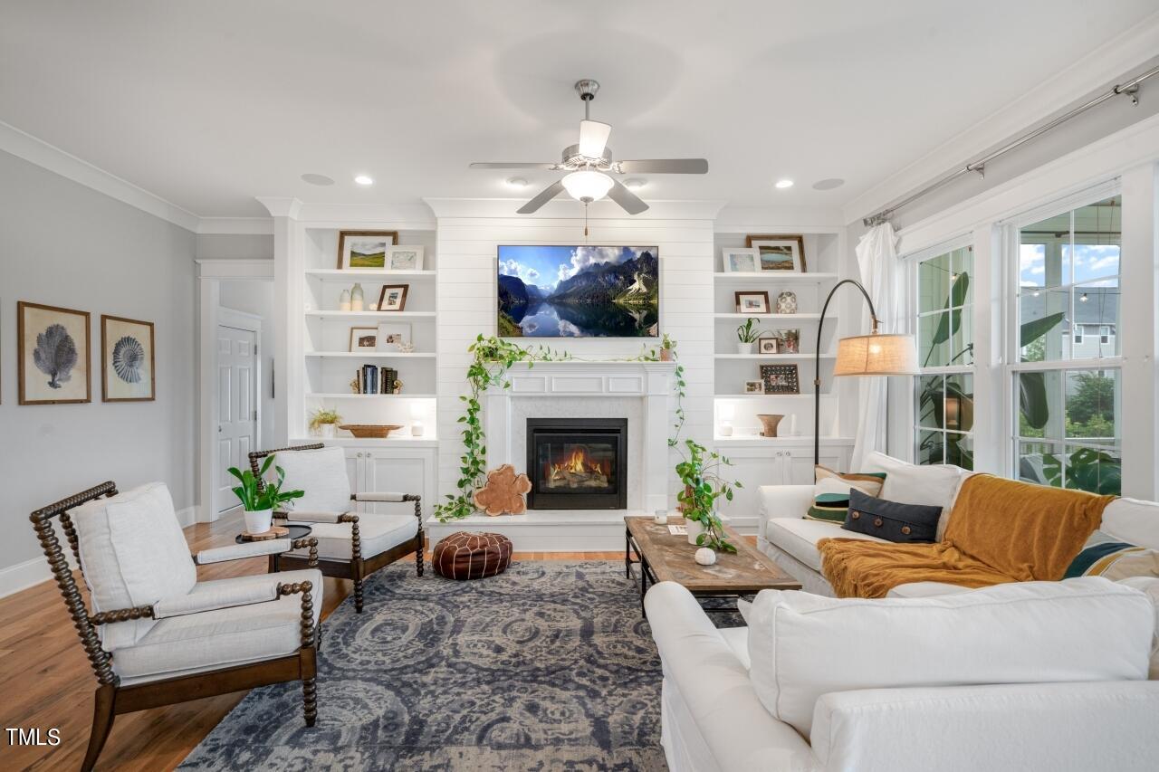 101 Splendid Oak Court