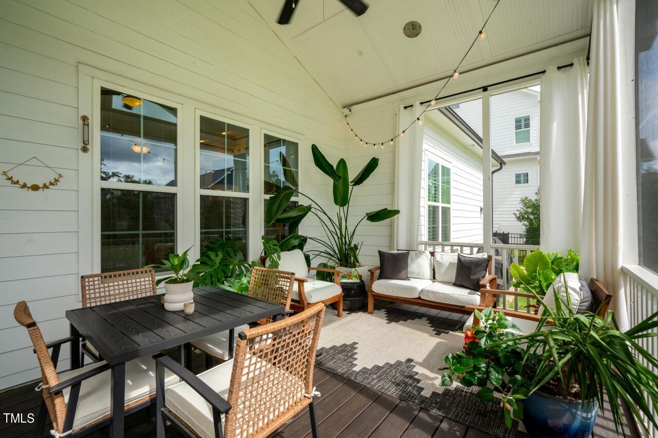 101 Splendid Oak Court