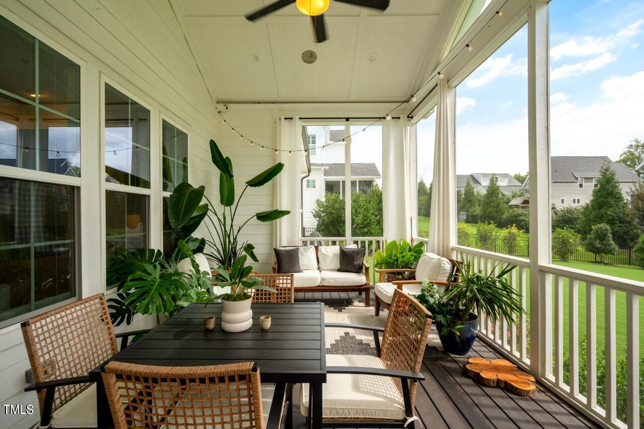 101 Splendid Oak Court