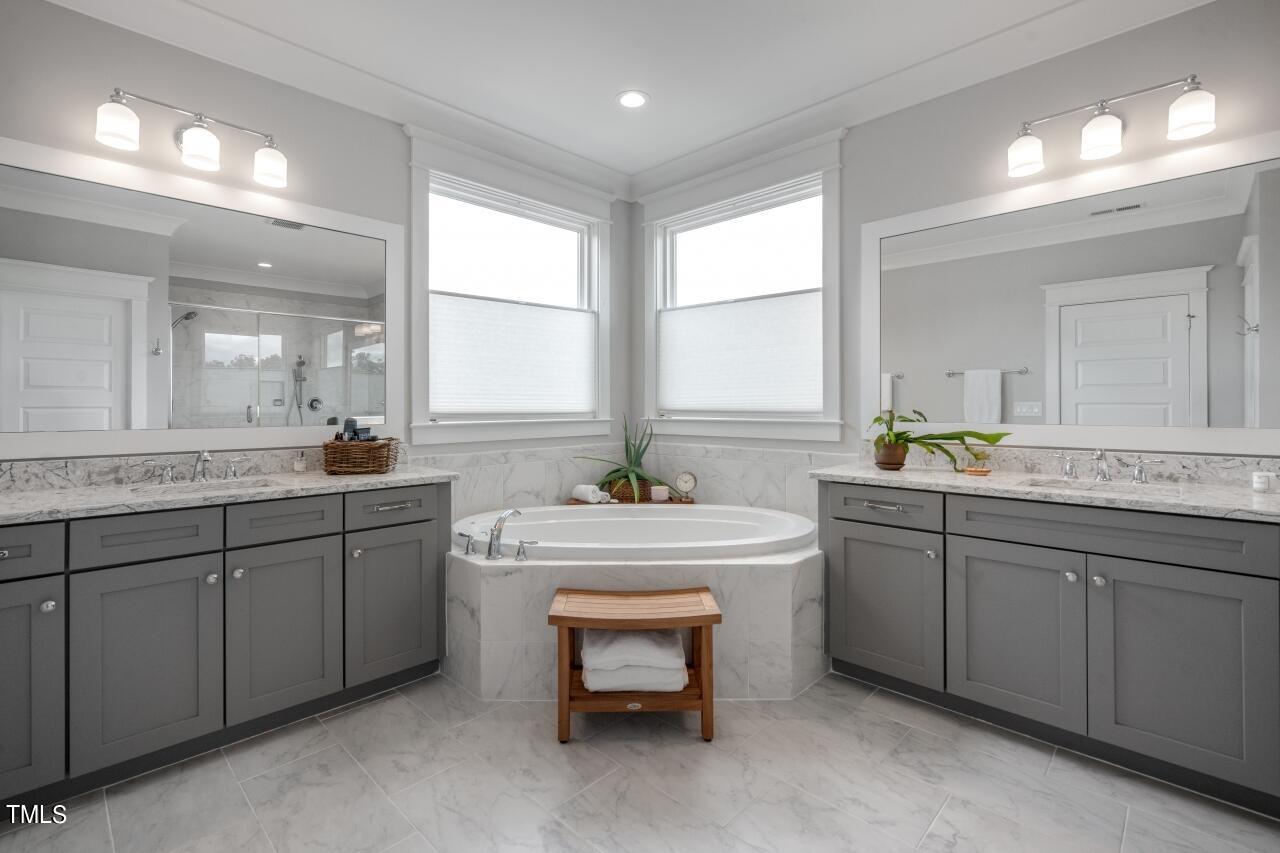 101 Splendid Oak Court
