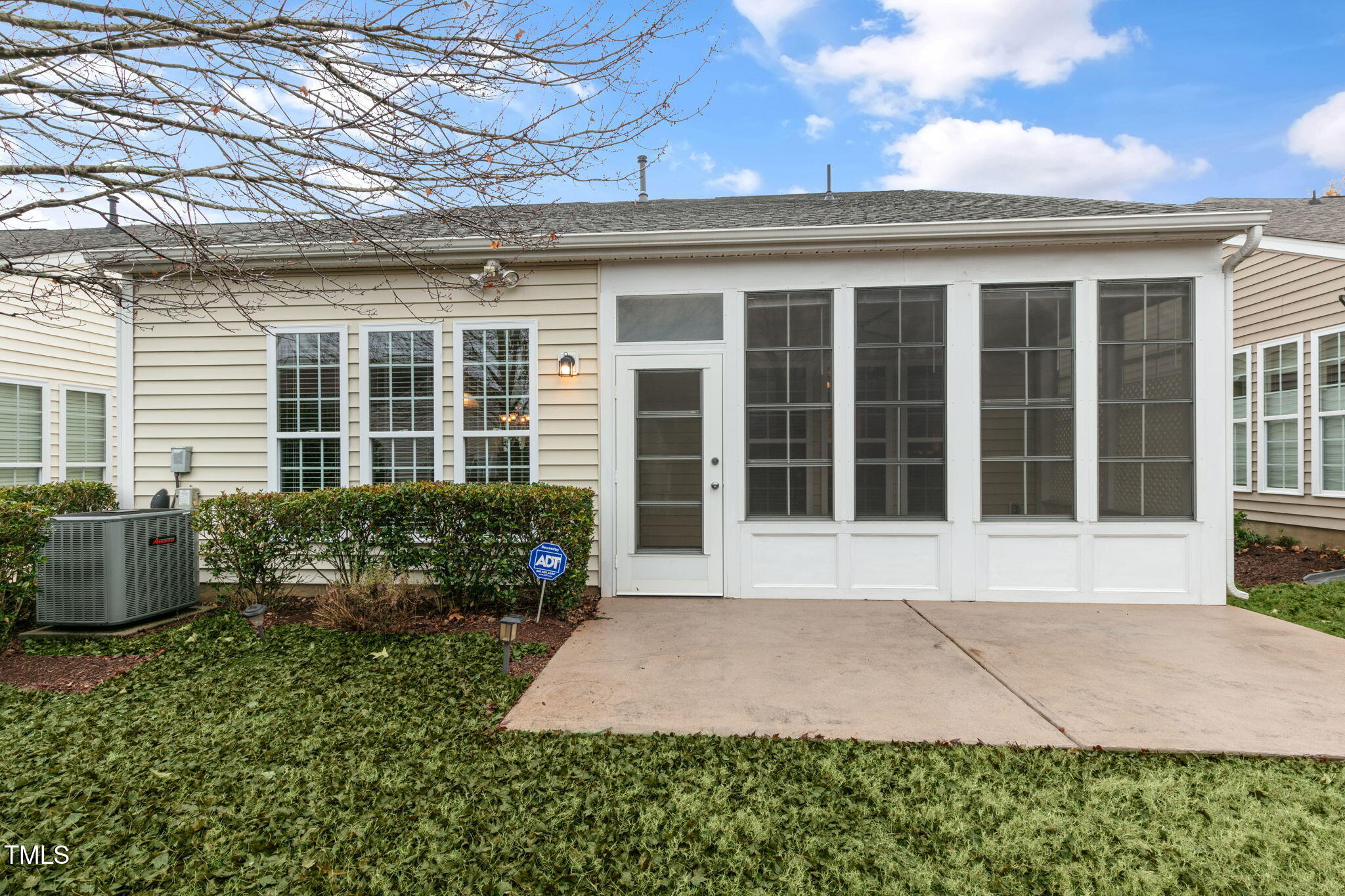 569 Tomkins Loop