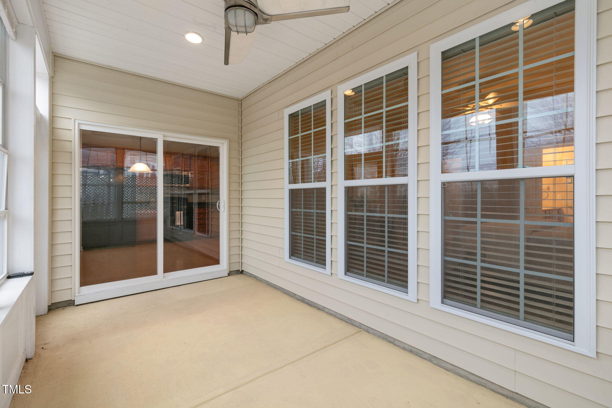 569 Tomkins Loop