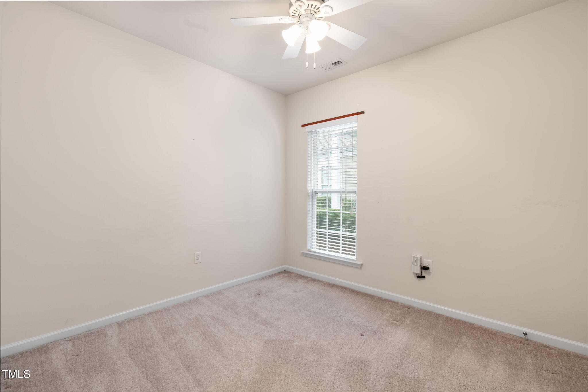 569 Tomkins Loop