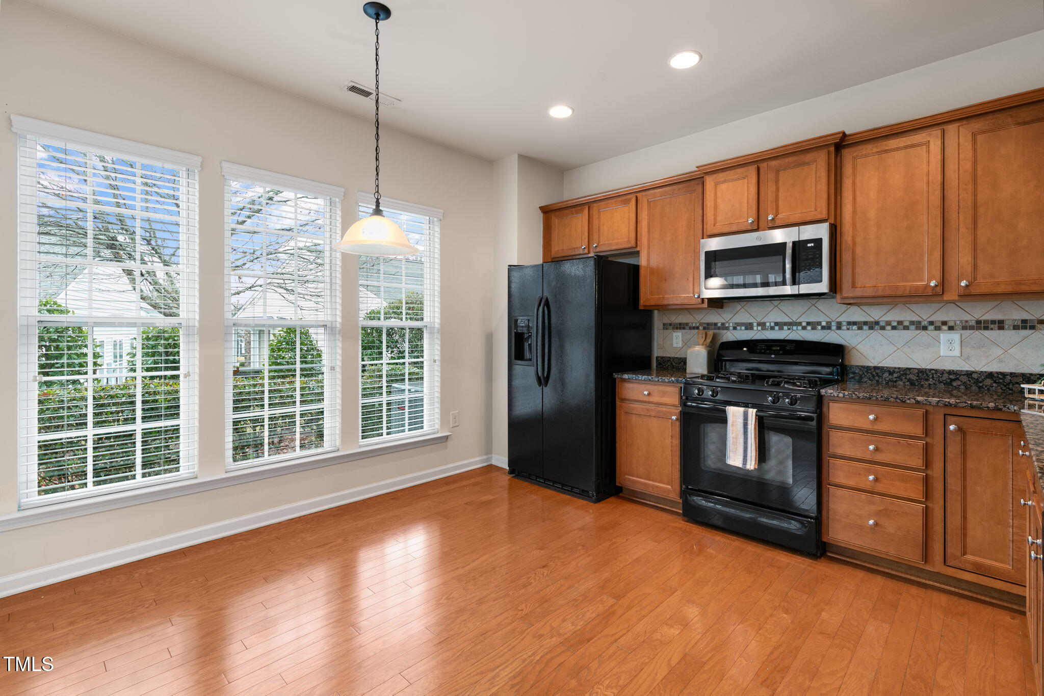 569 Tomkins Loop