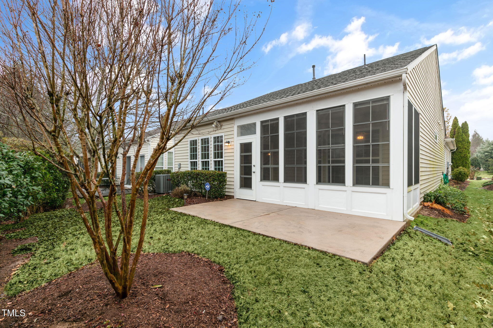 569 Tomkins Loop