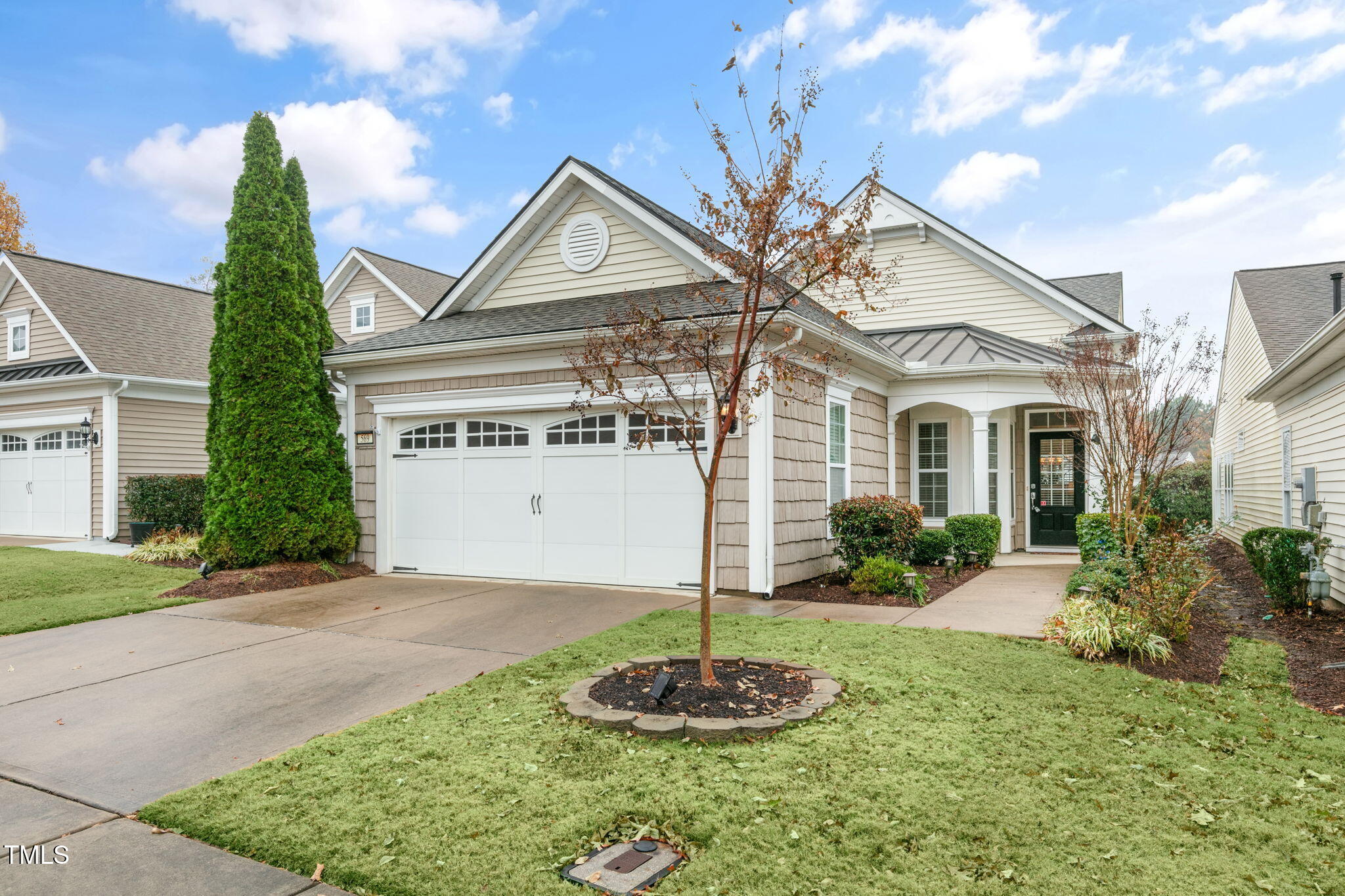569 Tomkins Loop
