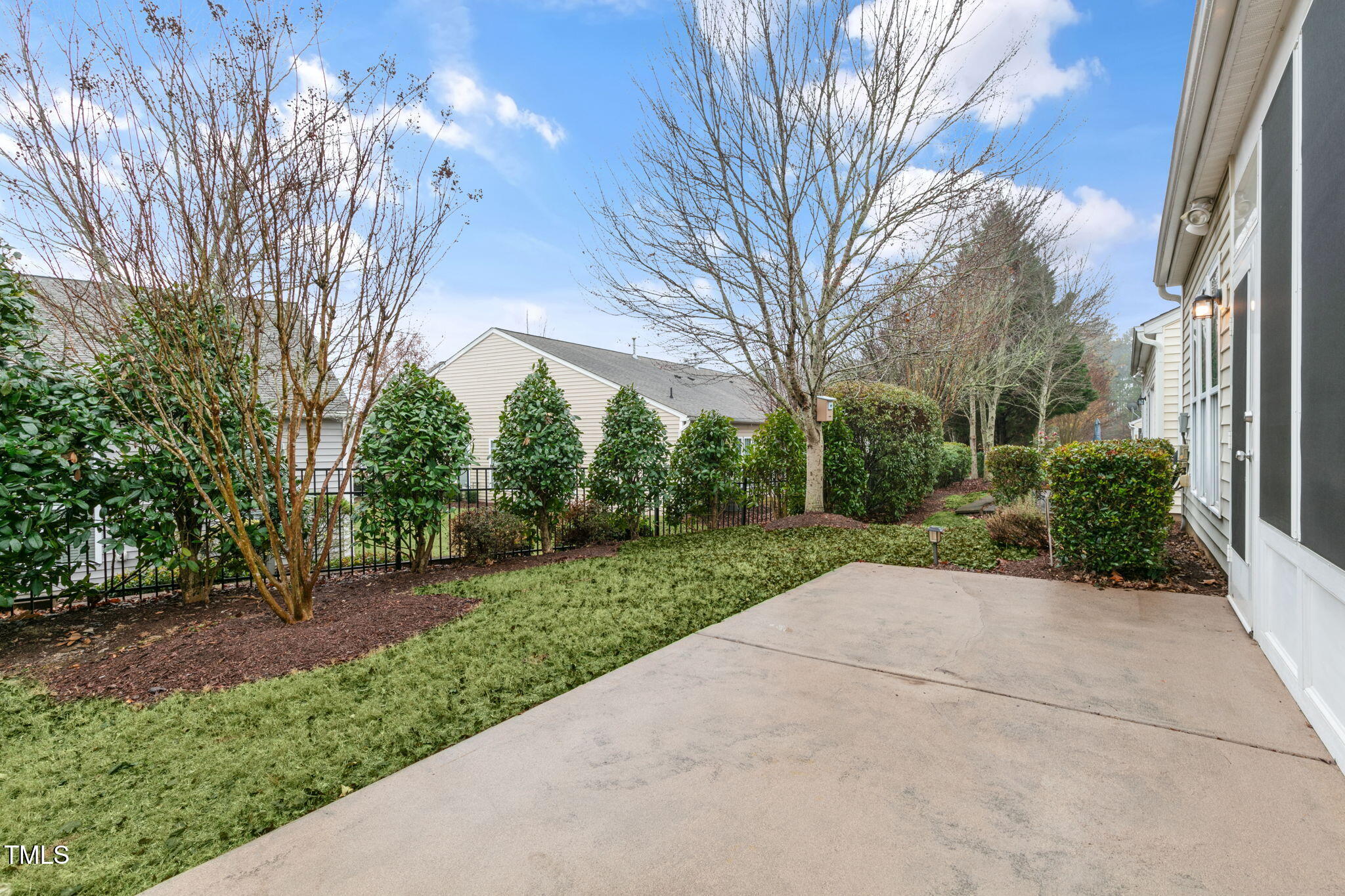 569 Tomkins Loop
