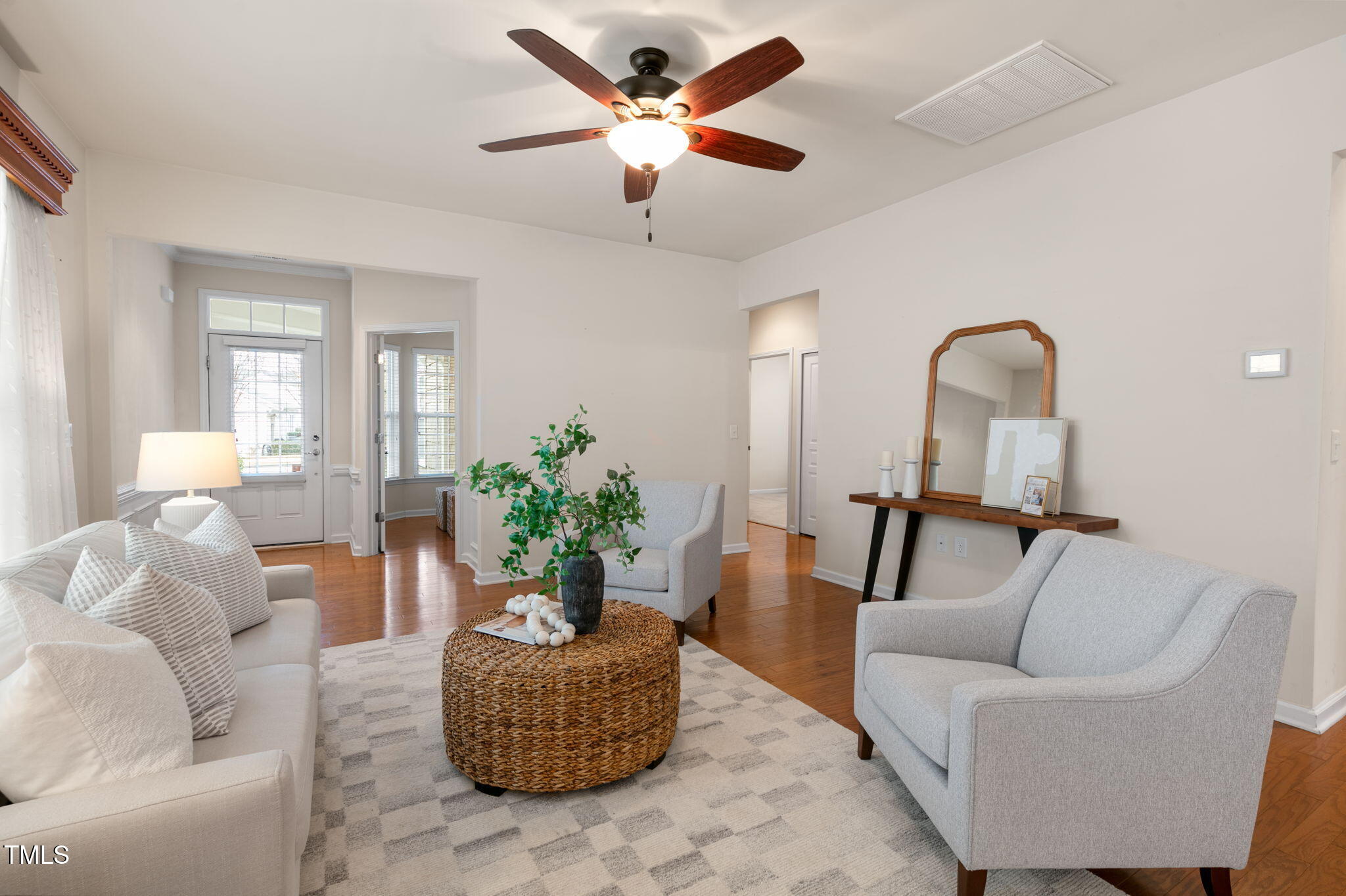 569 Tomkins Loop