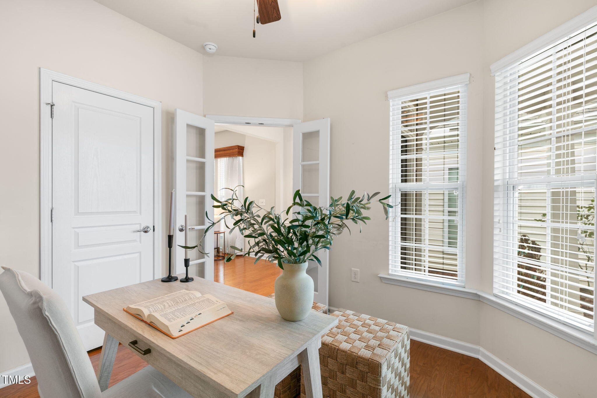 569 Tomkins Loop