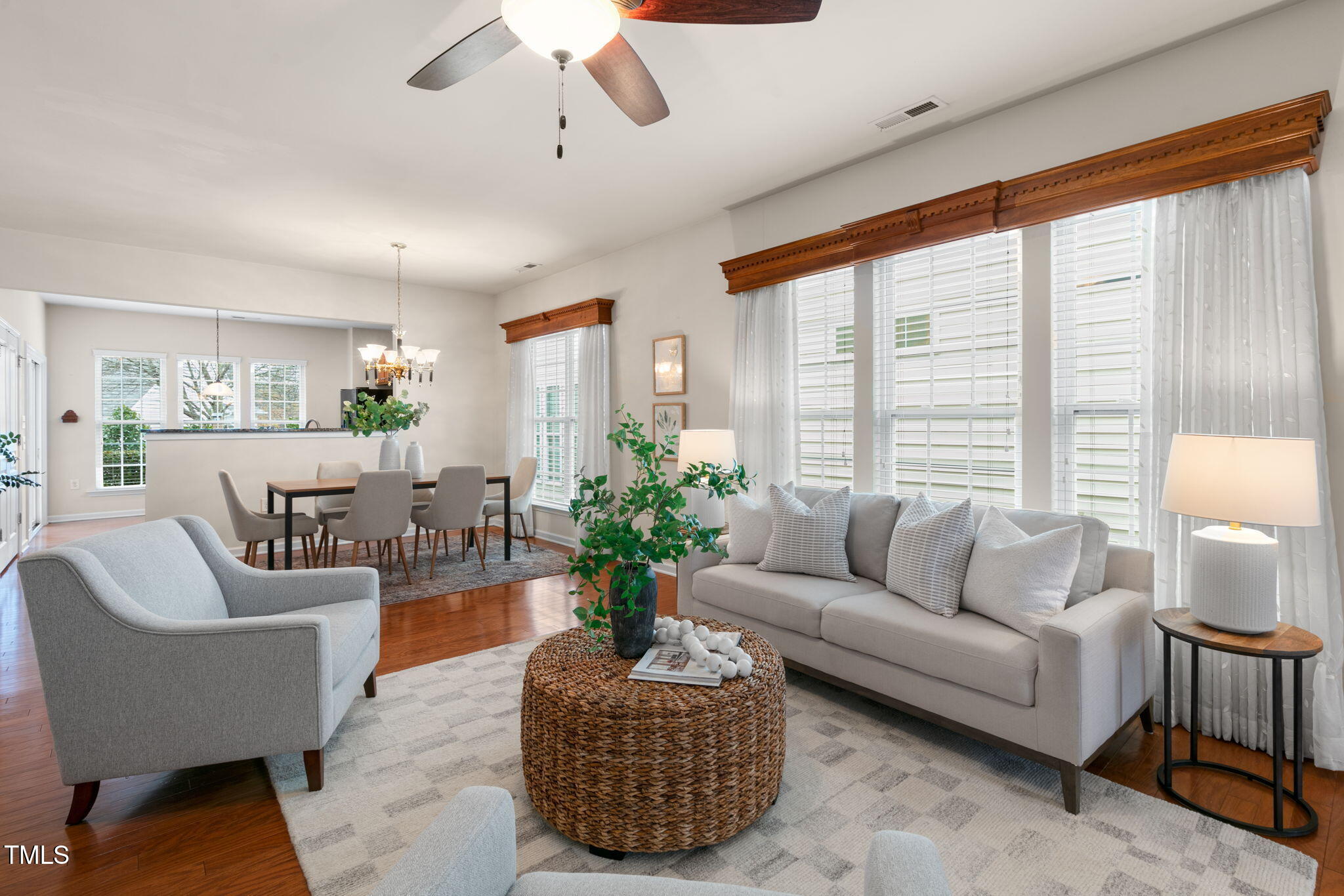 569 Tomkins Loop