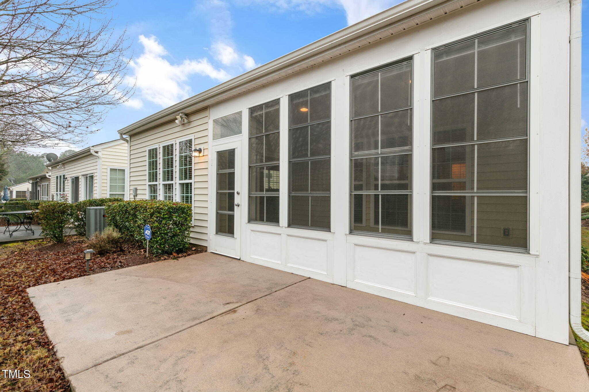 569 Tomkins Loop