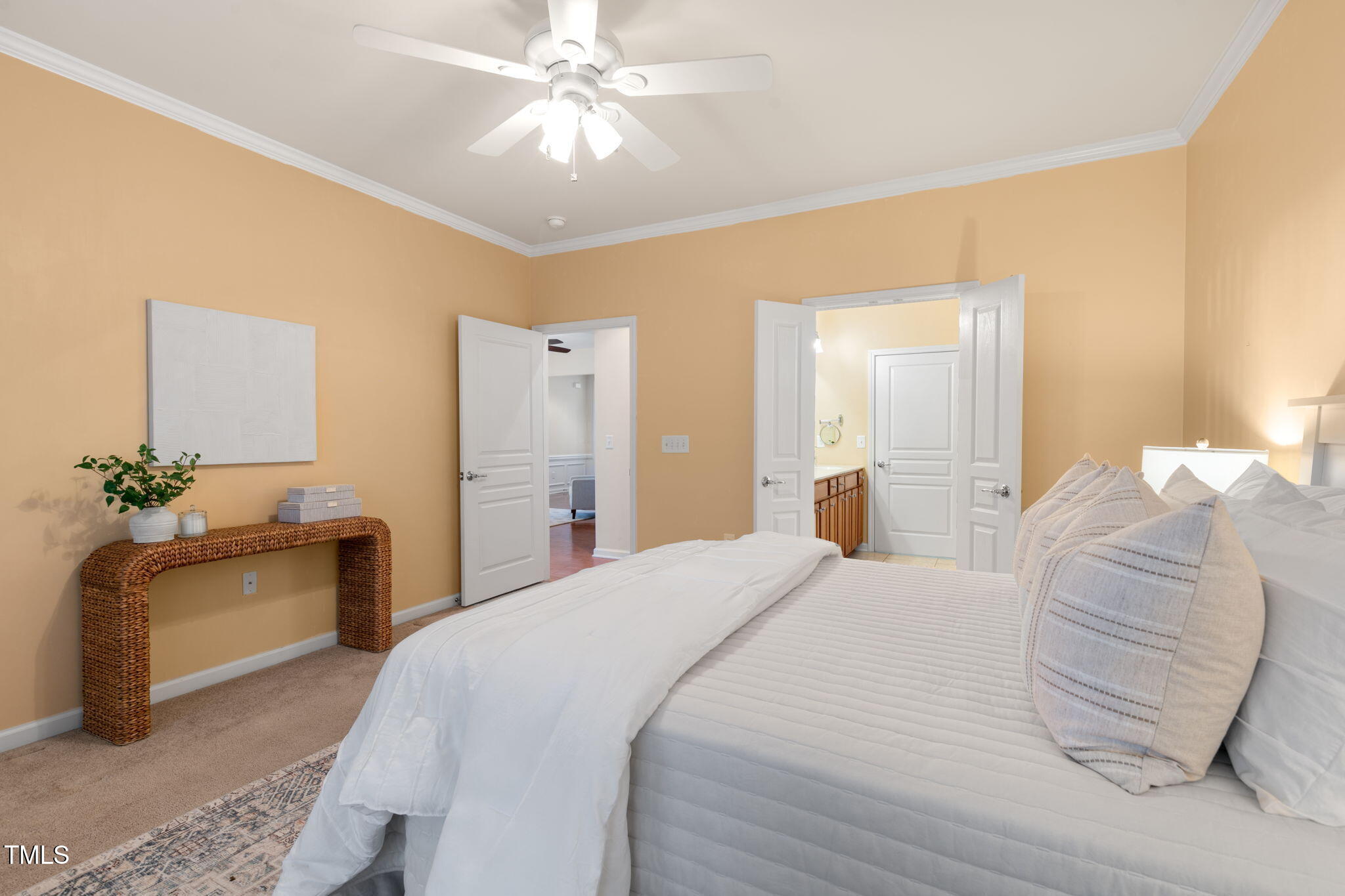 569 Tomkins Loop