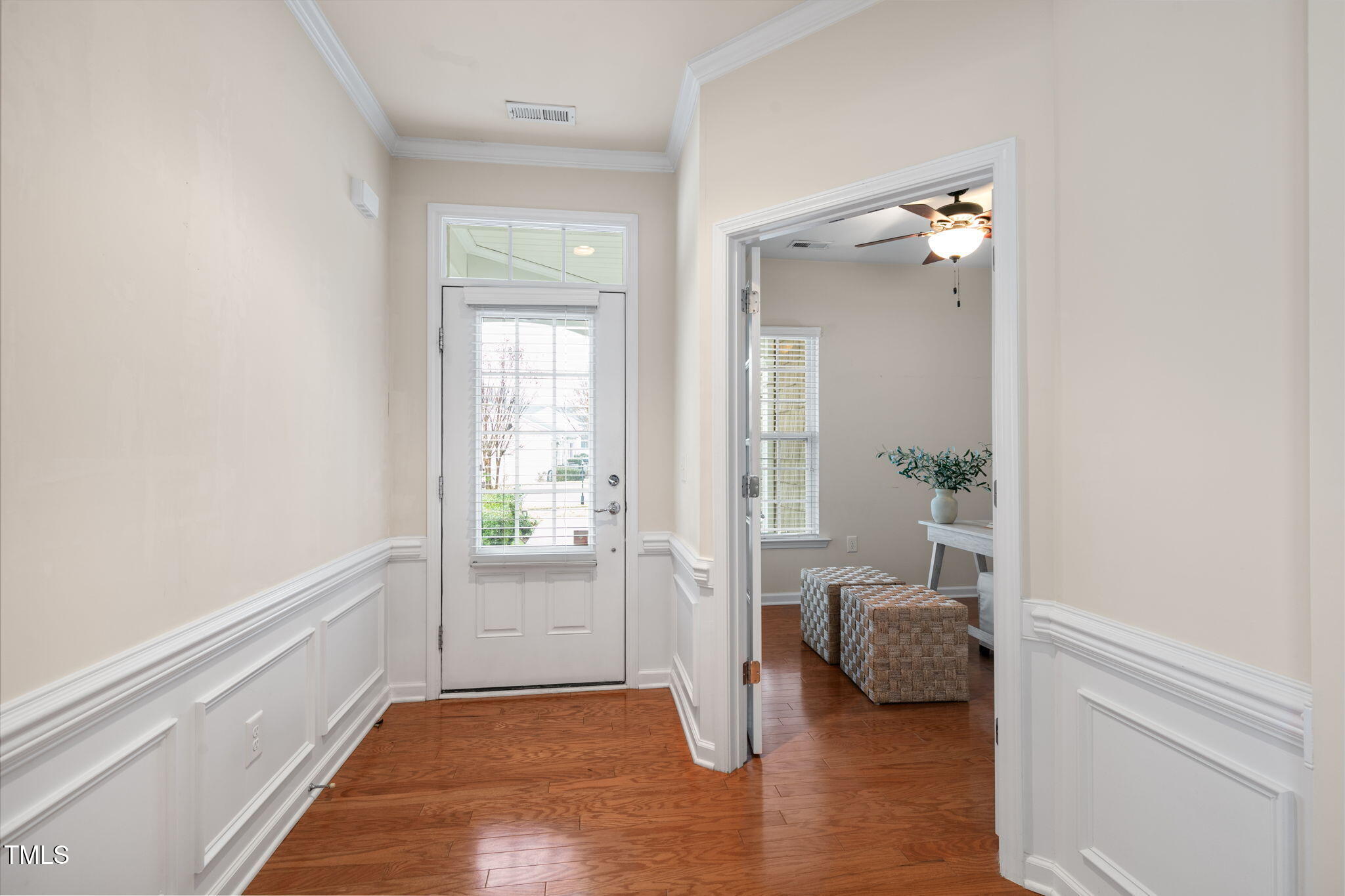 569 Tomkins Loop