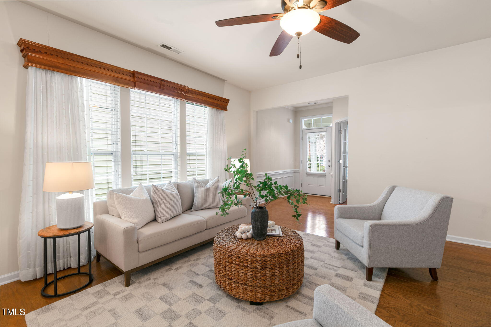 569 Tomkins Loop