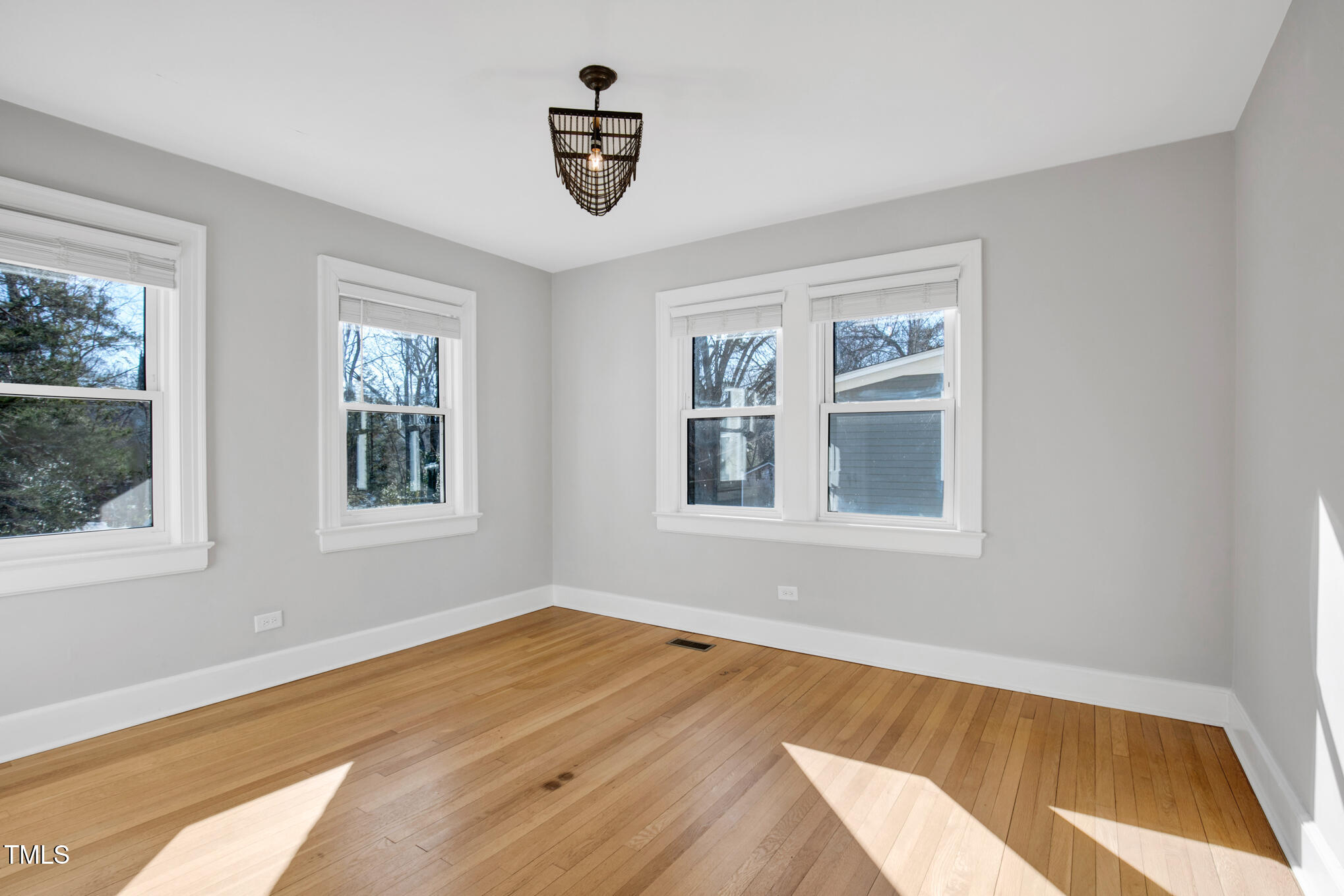 103 W Delafield Avenue