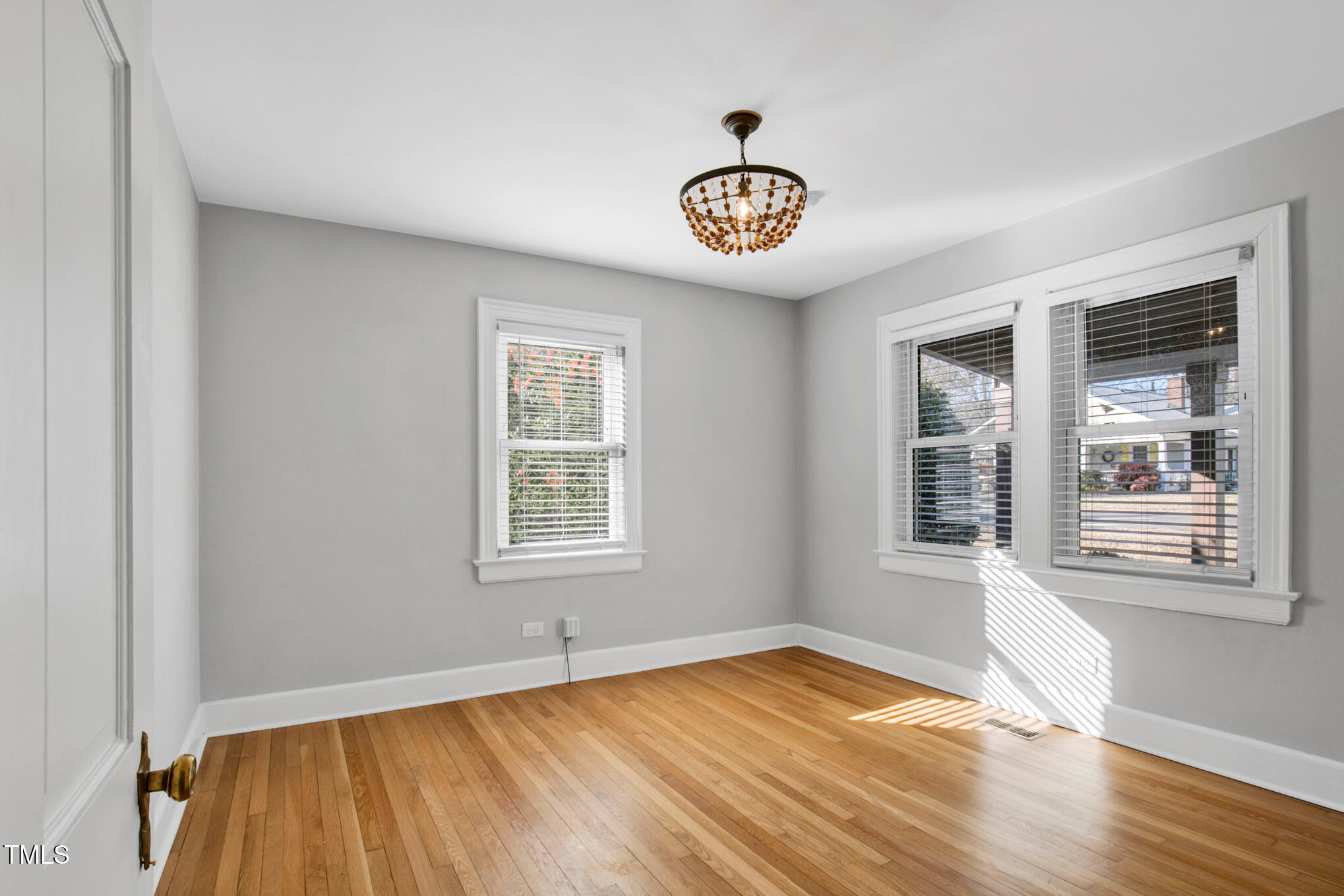 103 W Delafield Avenue