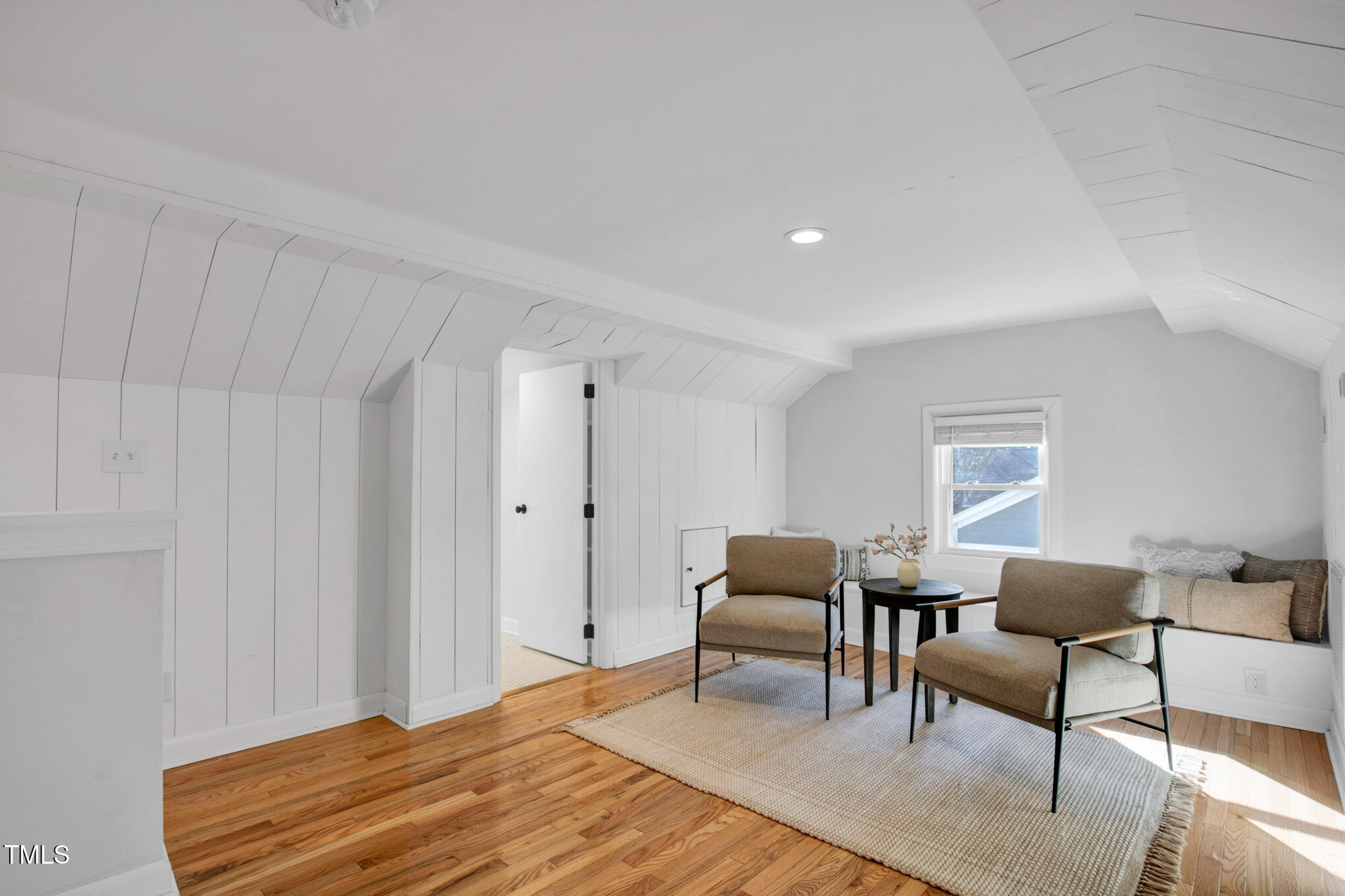 103 W Delafield Avenue