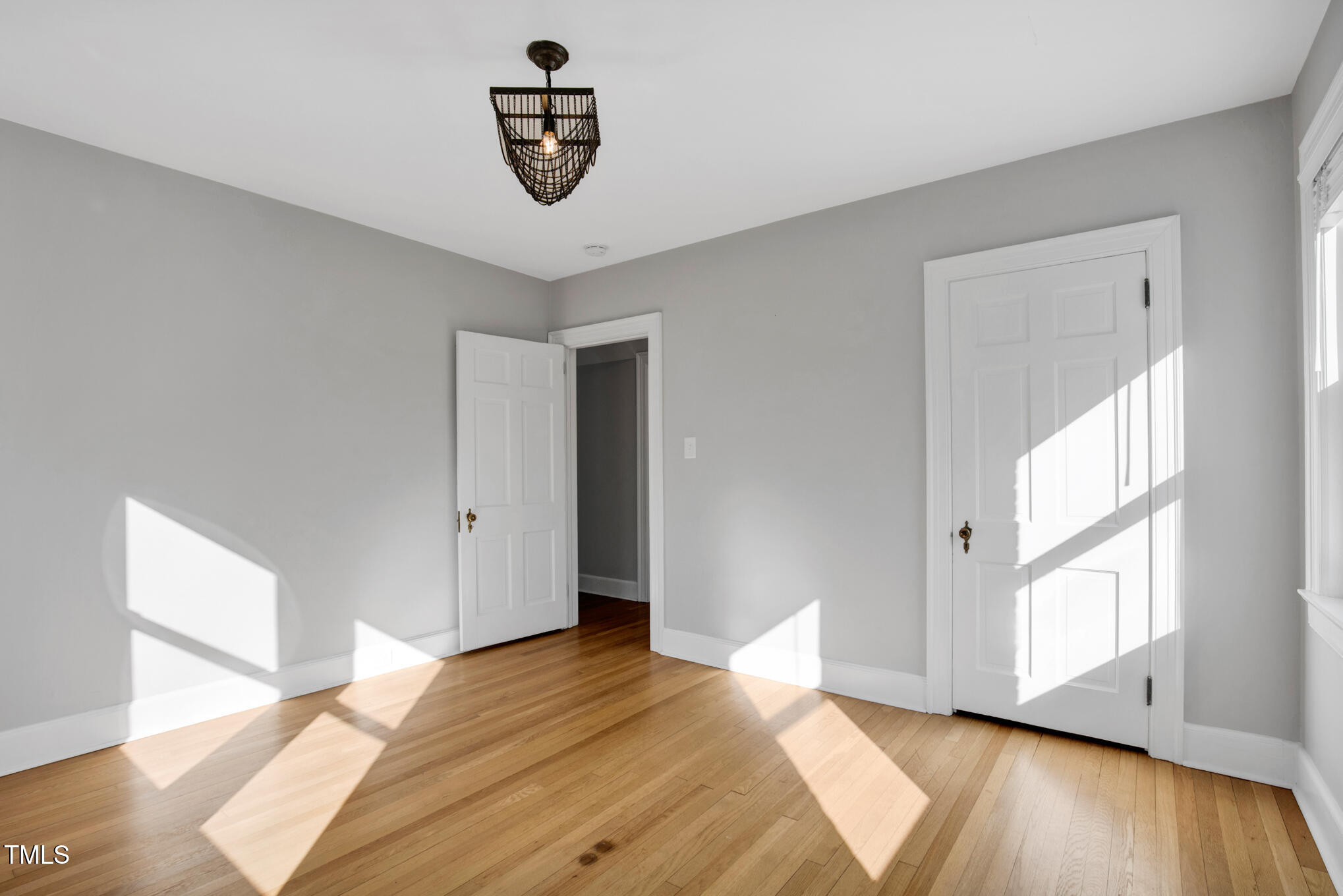 103 W Delafield Avenue