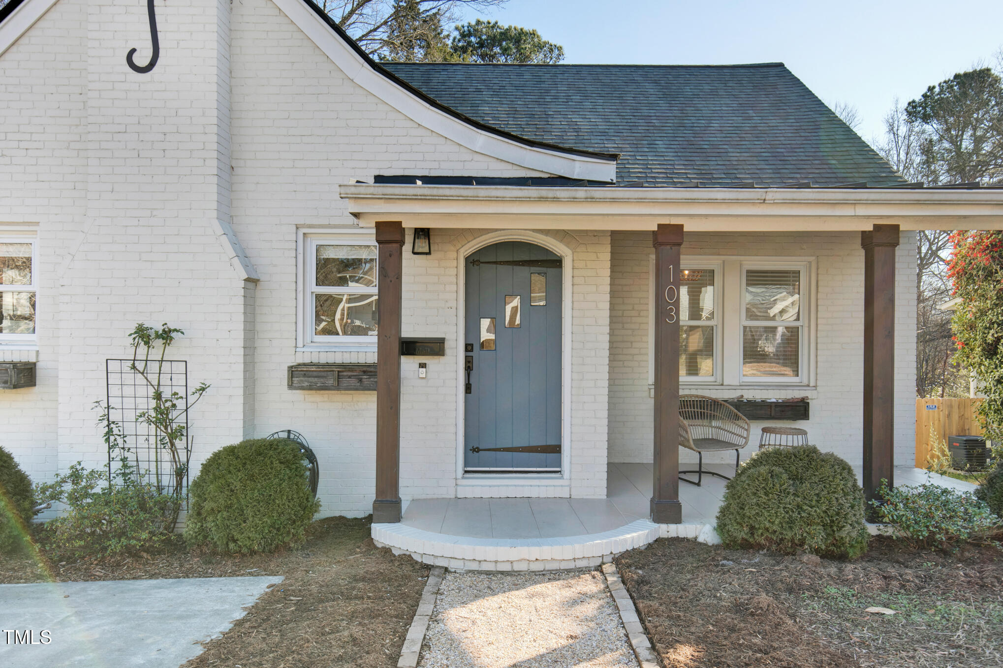 103 W Delafield Avenue