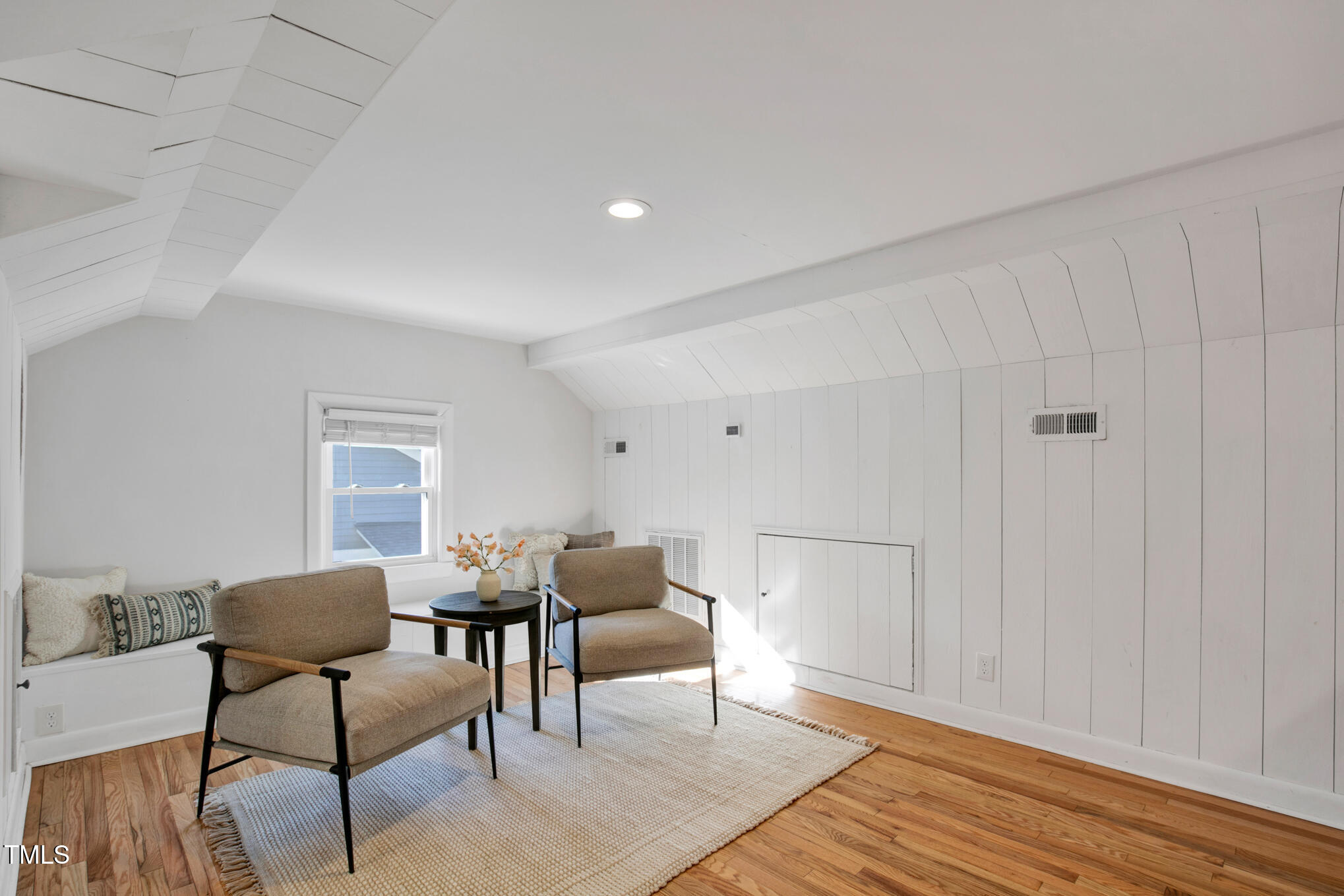 103 W Delafield Avenue