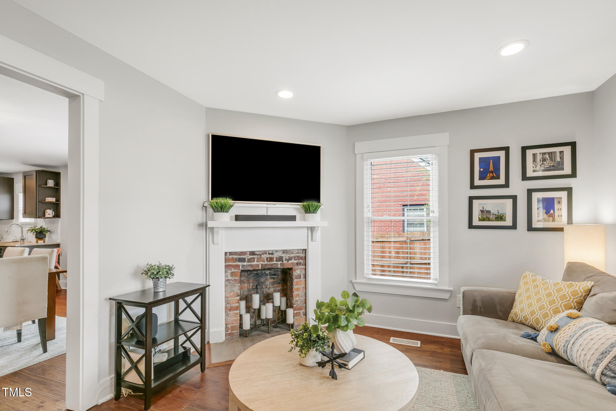 106 E Delafield Avenue