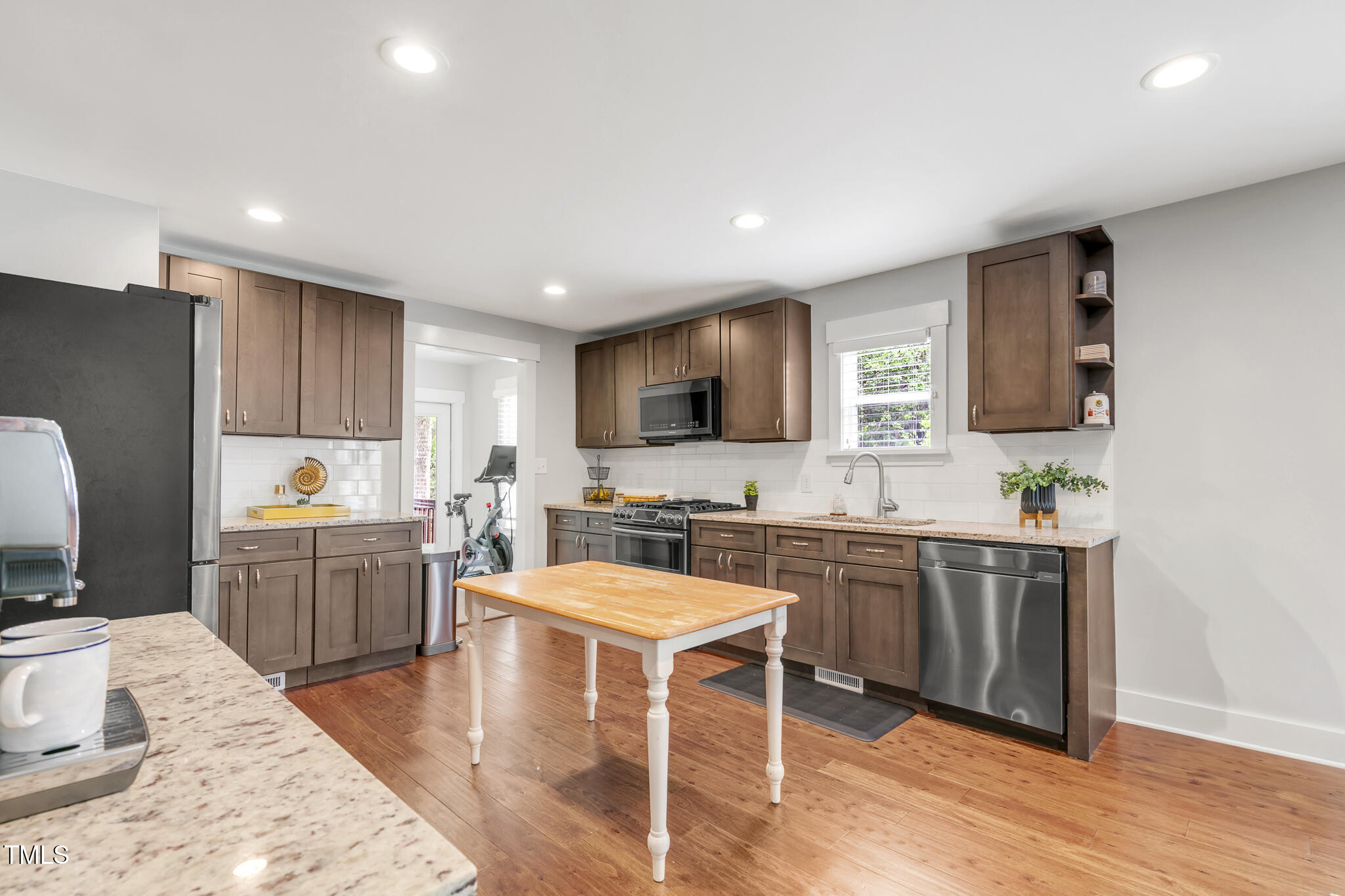 106 E Delafield Avenue