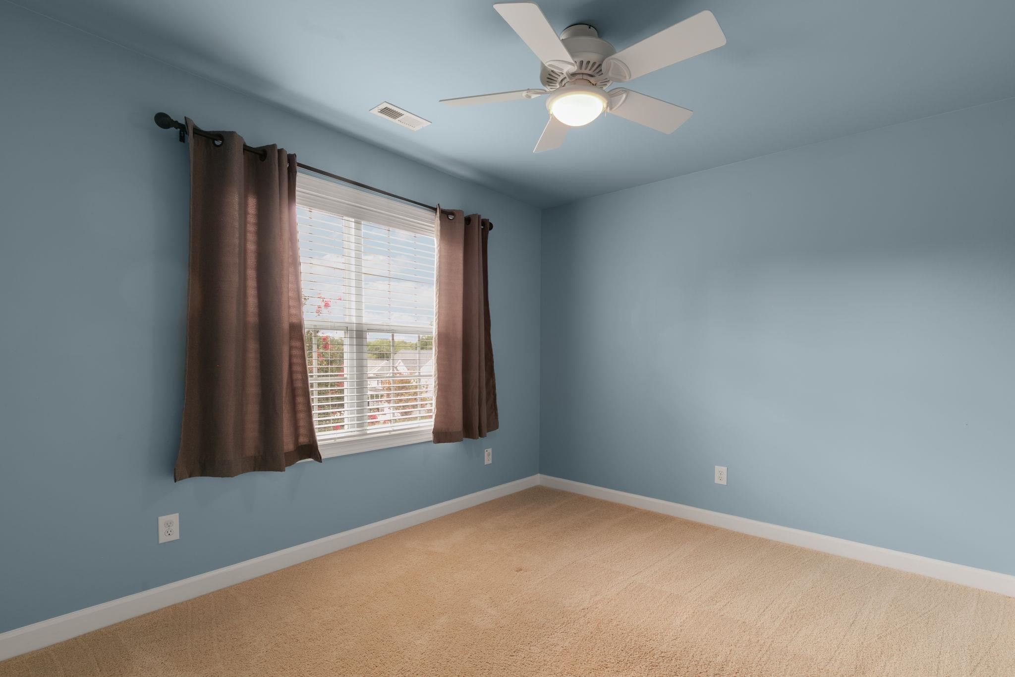1603 Royal Red Trail