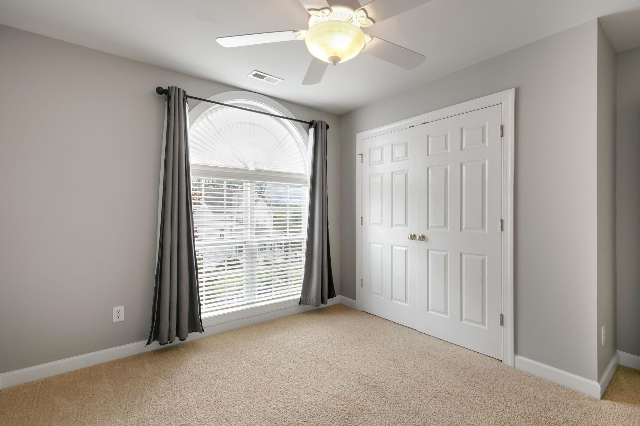 1603 Royal Red Trail