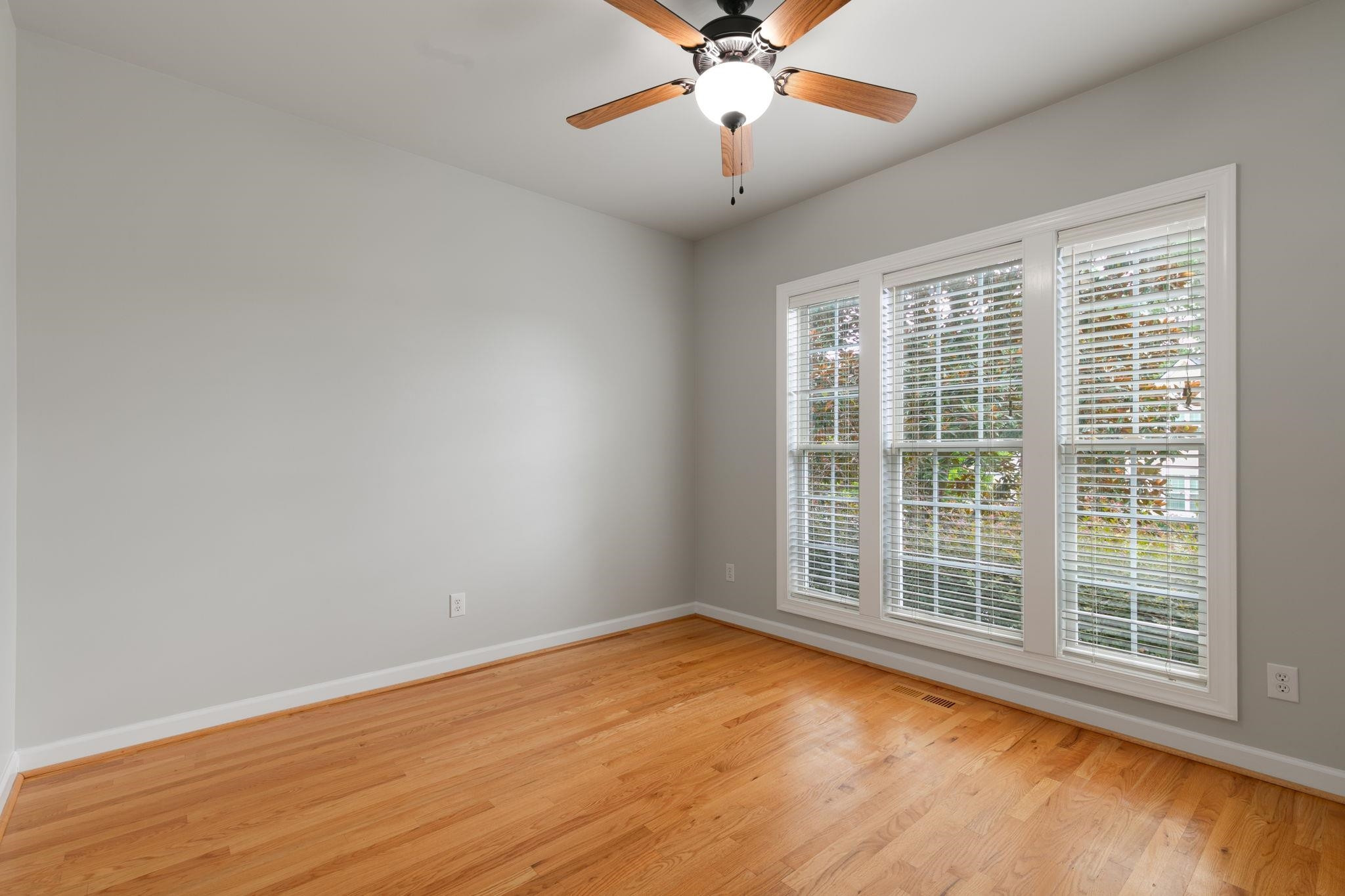 1603 Royal Red Trail