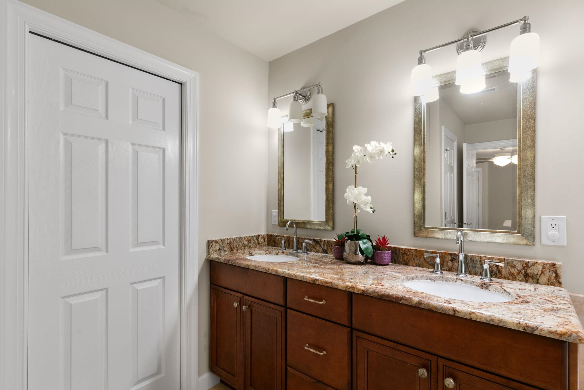 1603 Royal Red Trail