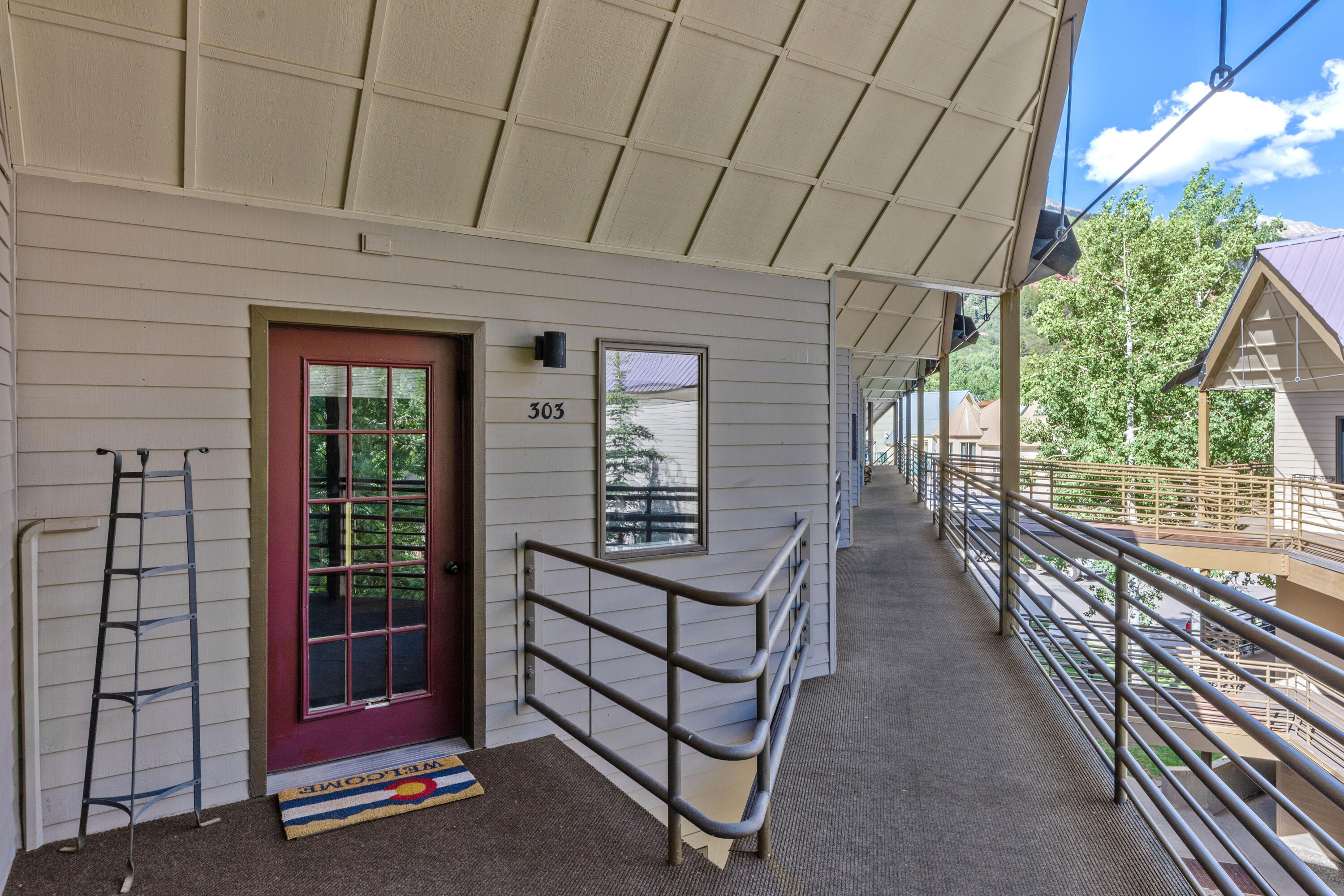 651 W Pacific Avenue